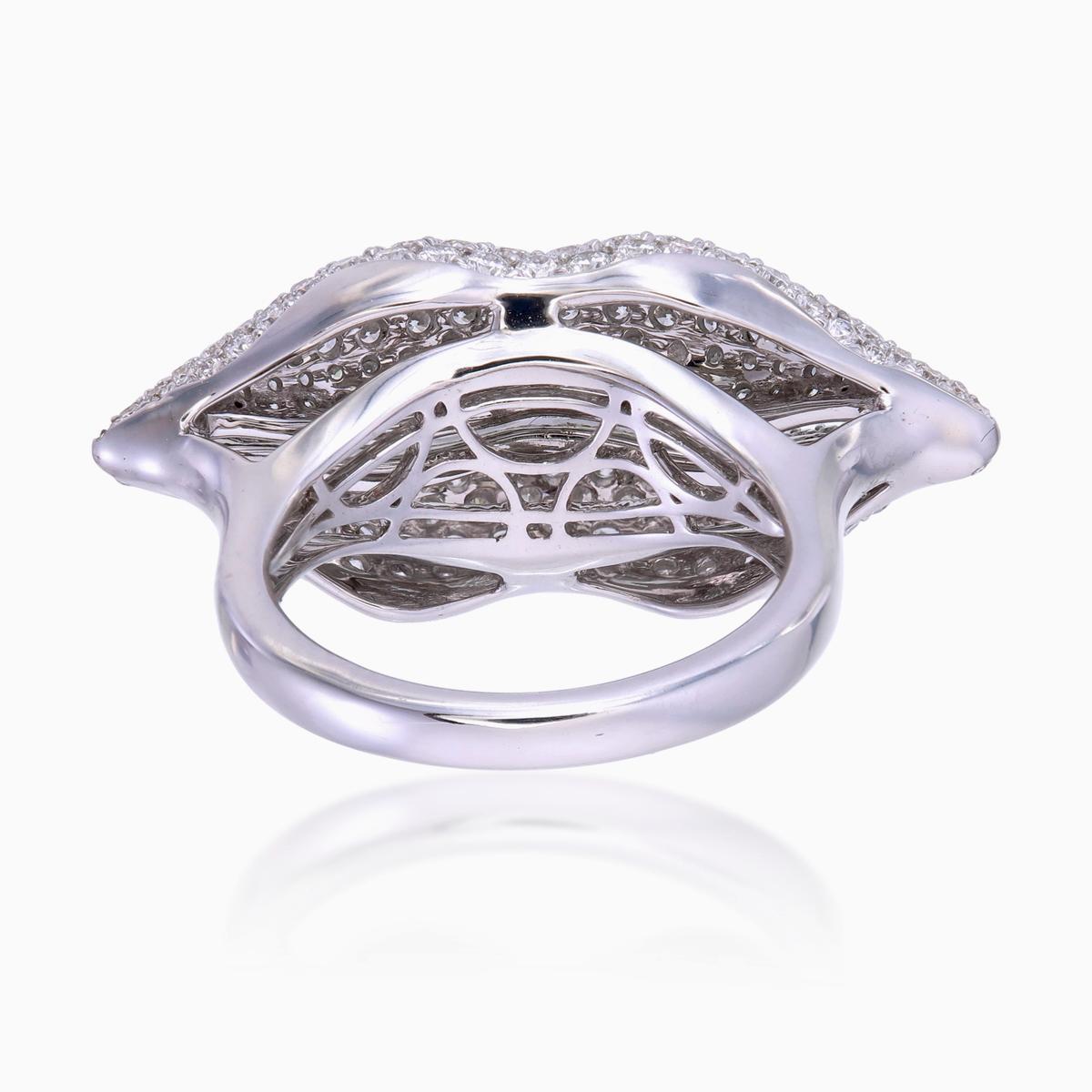 Round Cut 2.63 Carat Diamond Ring in 18 Karat White Gold For Sale
