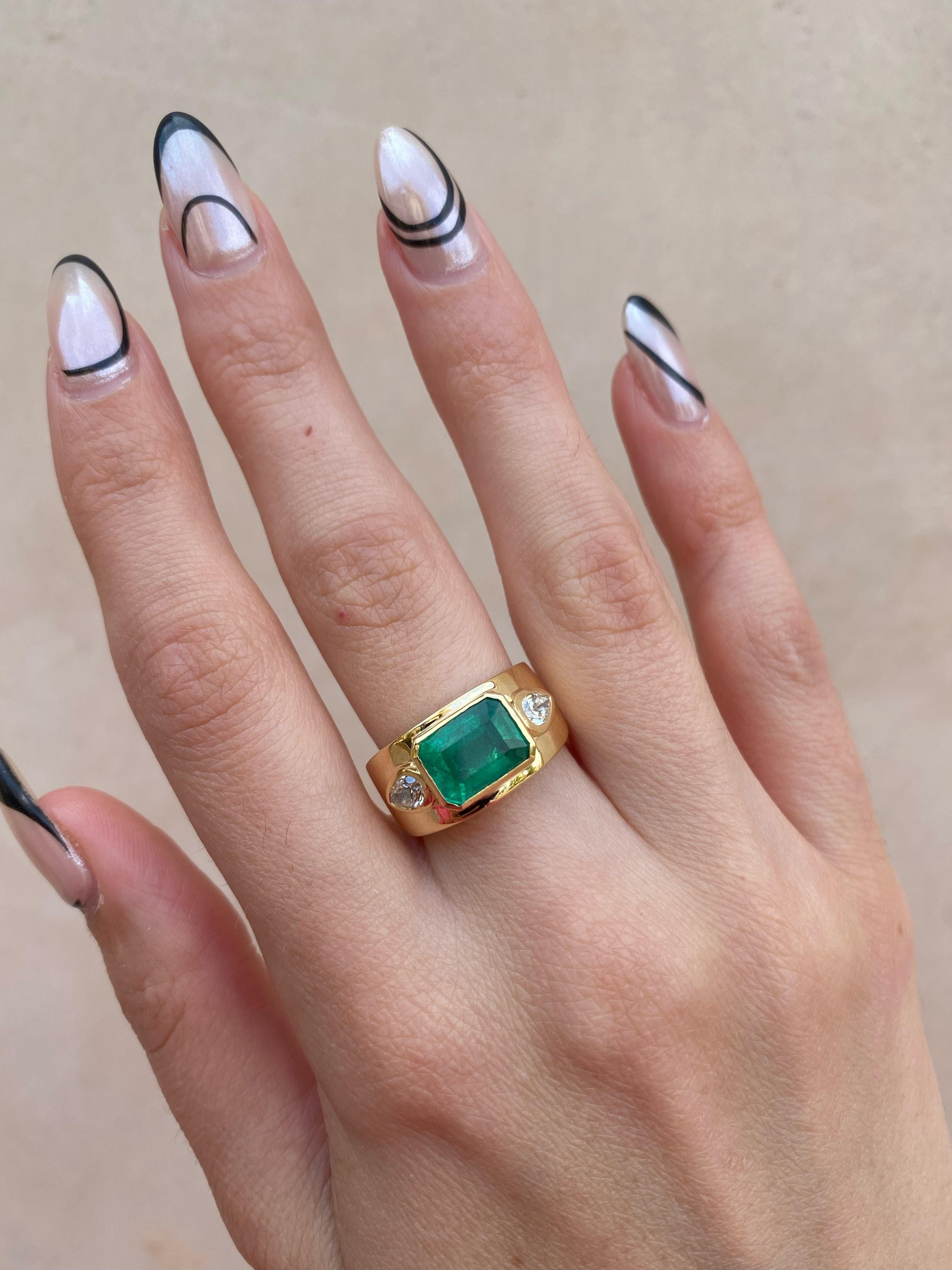 2,63 Karat Smaragd und 0,50 Karat Diamant-Kuppelring im Zustand „Neu“ im Angebot in Calabasas, CA