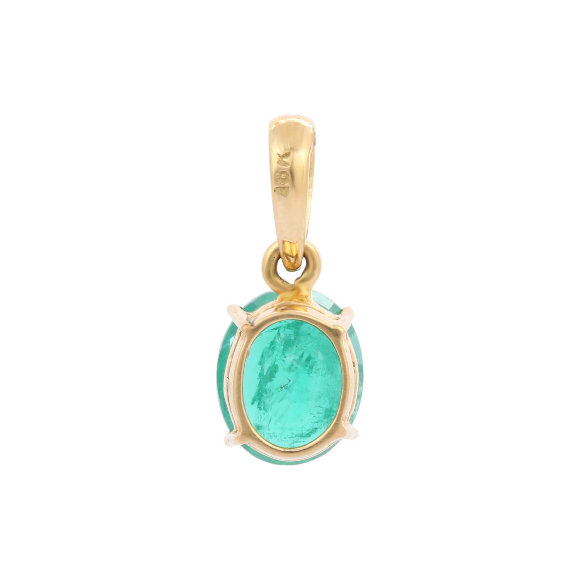 2.63 Carat Oval Cut Everyday Emerald Pendant in 18K Yellow Gold In New Condition For Sale In New York, NY