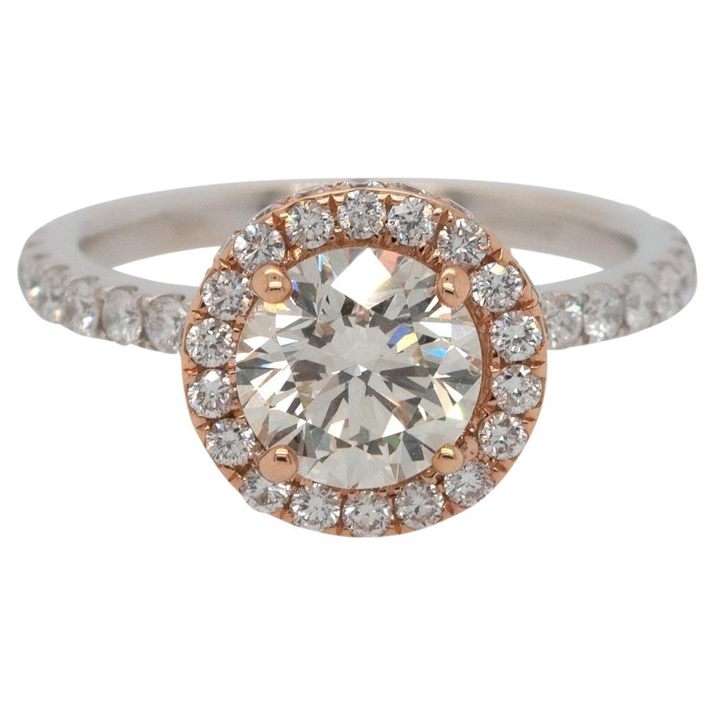 Anello di fidanzamento aureolato con diamante rotondo naturale GIA da 2,63 carati 18 carati in stock