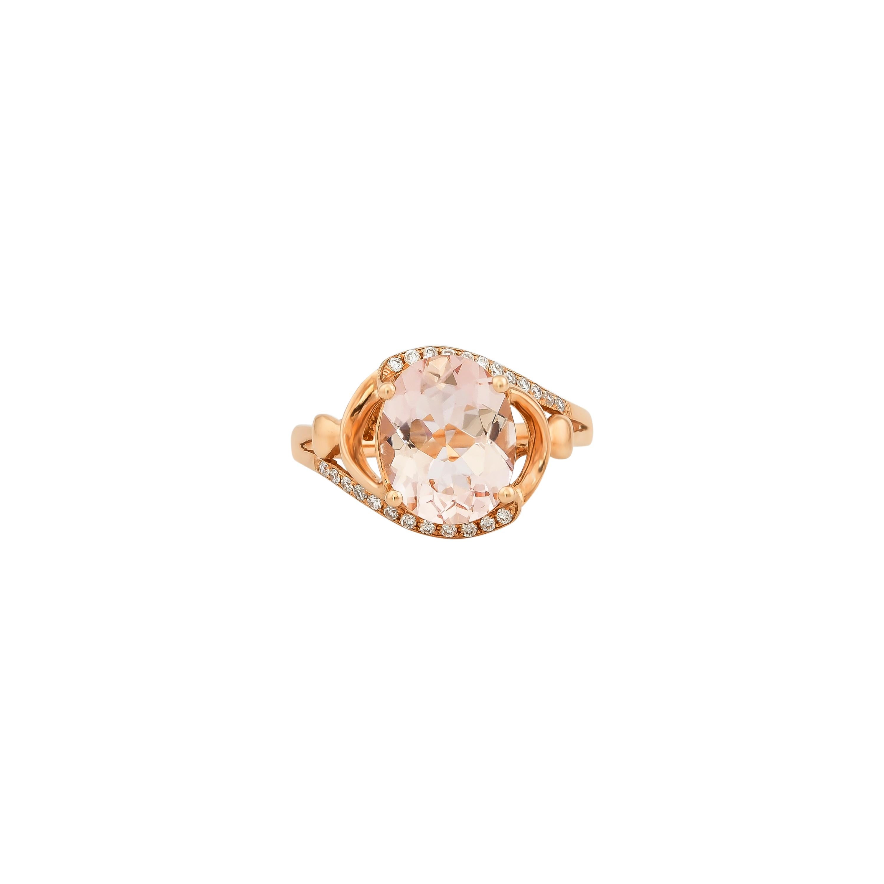 Contemporary 2.63 Carat Morganite and Diamond Ring in 18 Karat Rose Gold For Sale