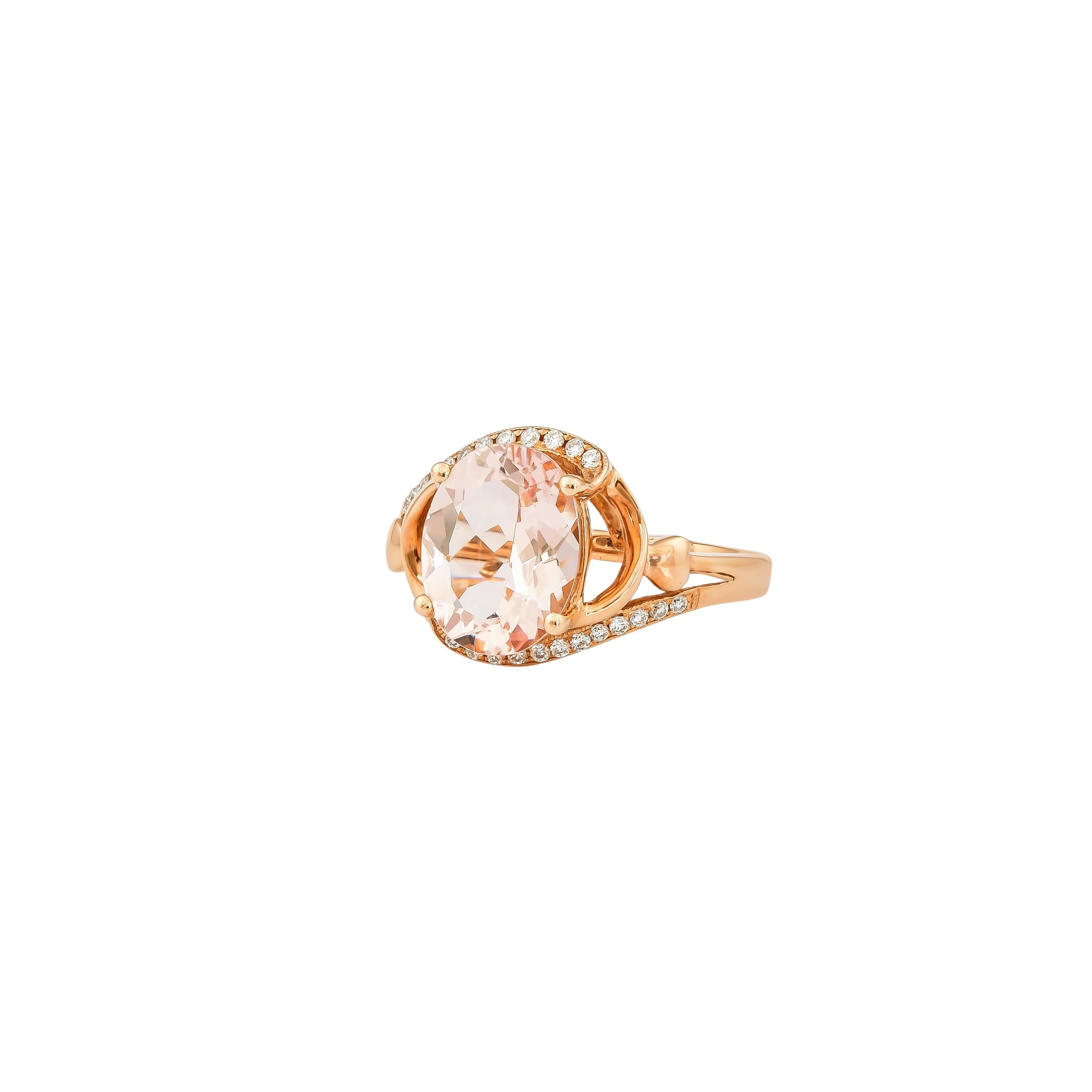 Taille ovale Bague en or rose 18 carats avec morganite de 2,63 carats et diamants. en vente