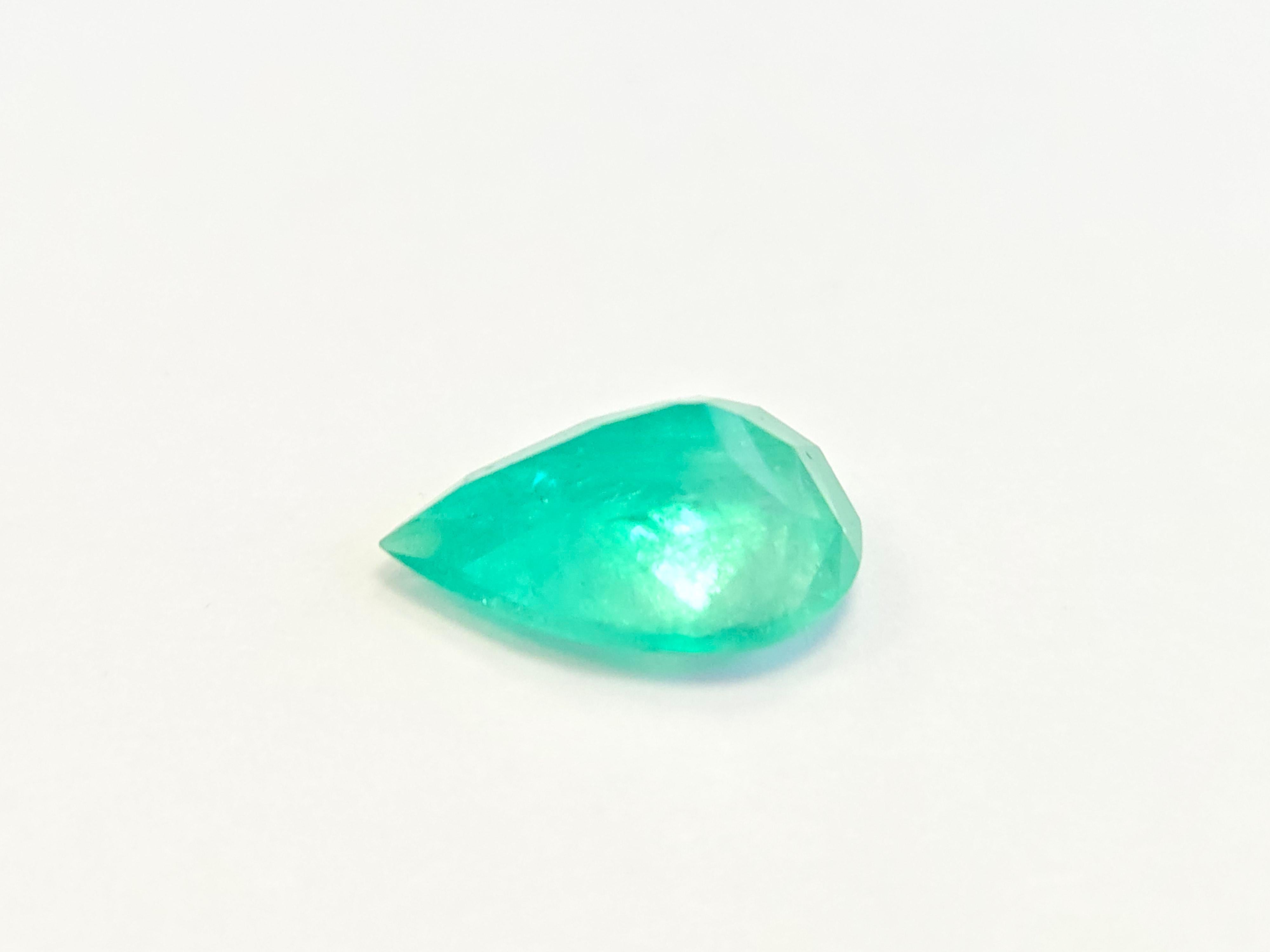 Smeraldo colombiano a forma di pera da 2,63 carati - Gemma naturale sfusa

Uno straordinario smeraldo colombiano da 2,63 carati, sapientemente tagliato in un'elegante forma a pera, che mostra le ricche sfumature verdi che definiscono i migliori