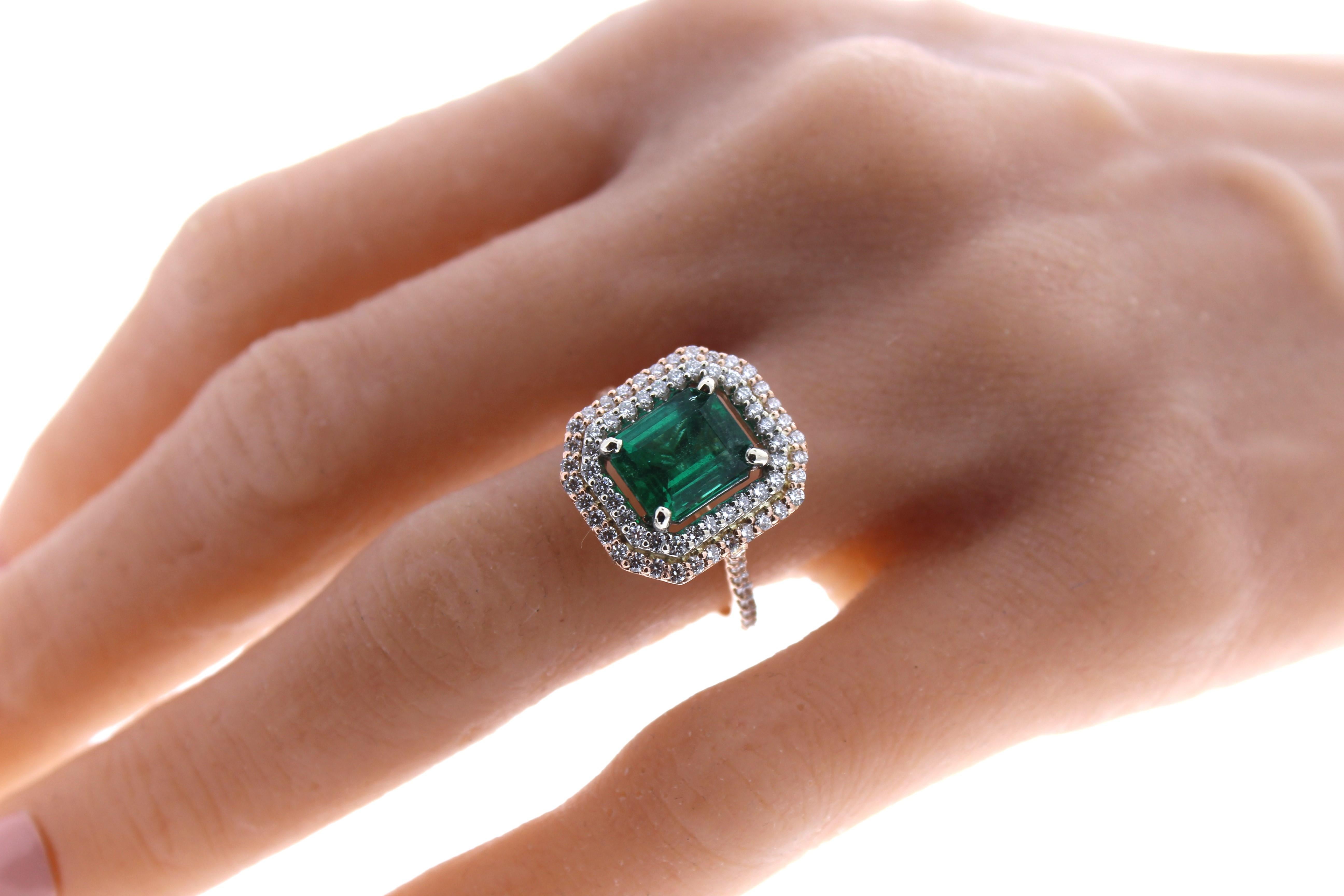 Contemporary 2.63 Carat Weight Emerald & Diamond Ring in 14k Rose Gold For Sale