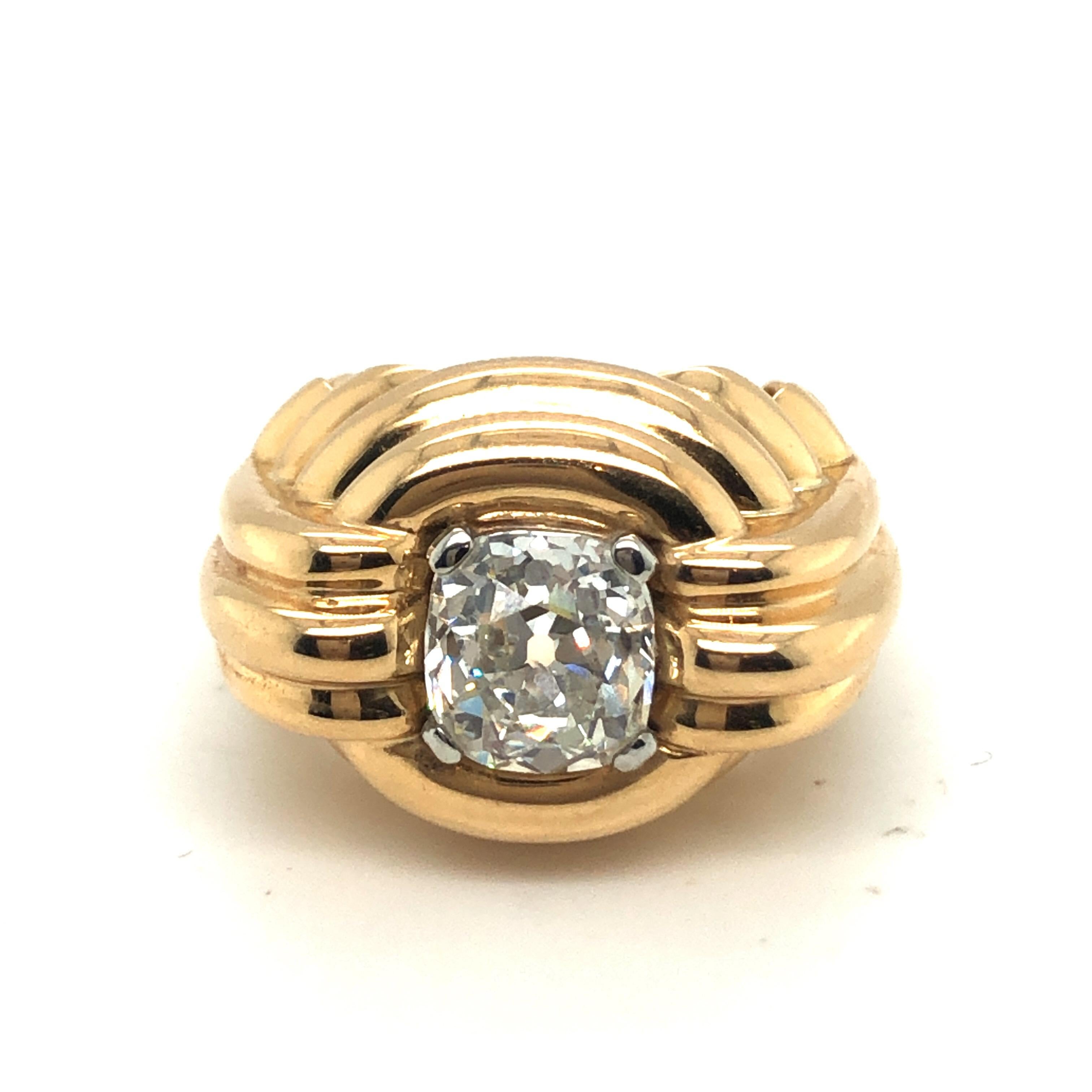One-of-a-kind 2.63 carats cushion-shape diamond and 18 karat rose gold French ring, 1940s.
Of bold design and masterfully handcrafted in 18 karat rose gold, this statement ring is set with a 2.63 carats cushion-shaped old mine diamond, which is