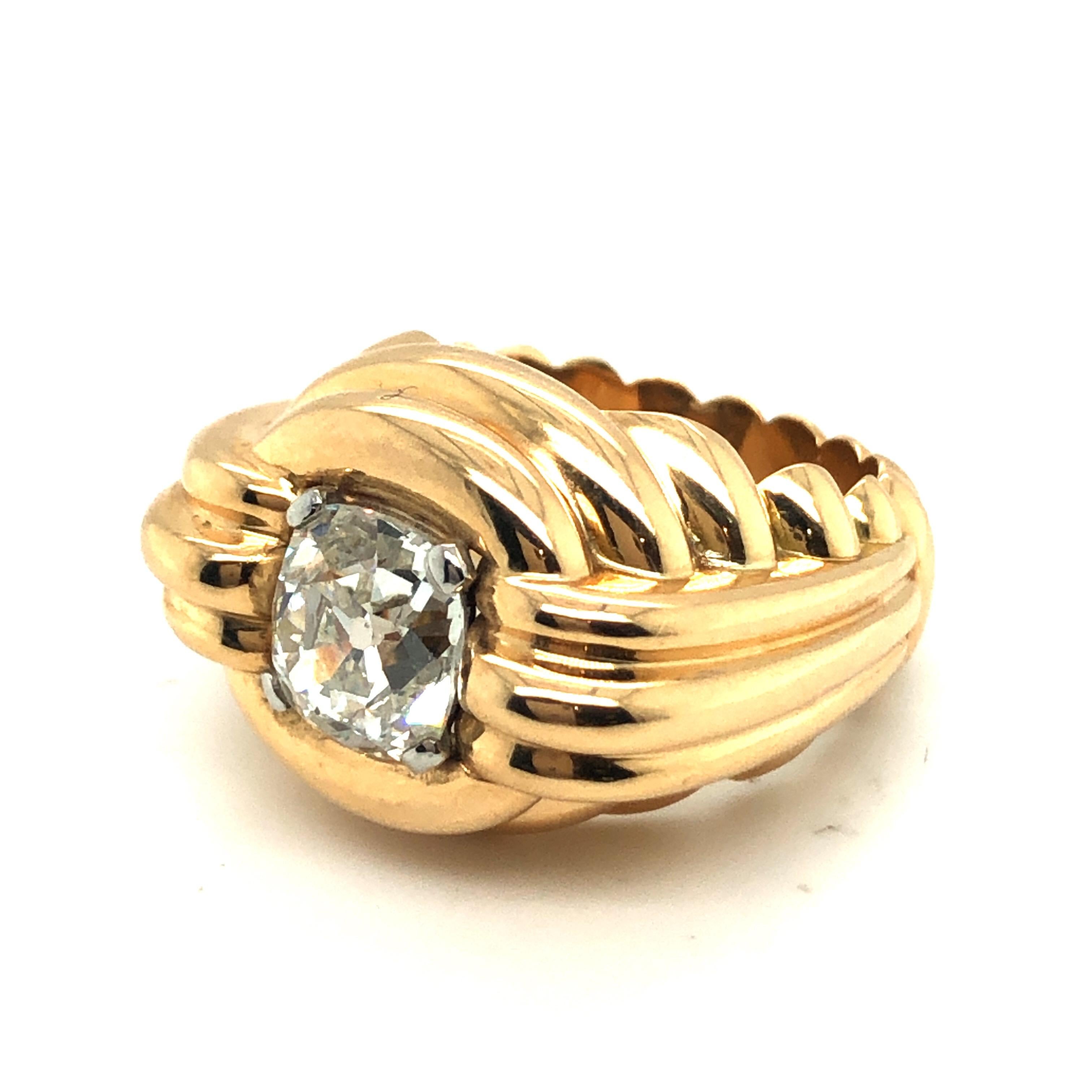 Retro 2.63 Carats Cushion-Shape Diamond and 18 Karat Rose Gold French Ring, 1940s