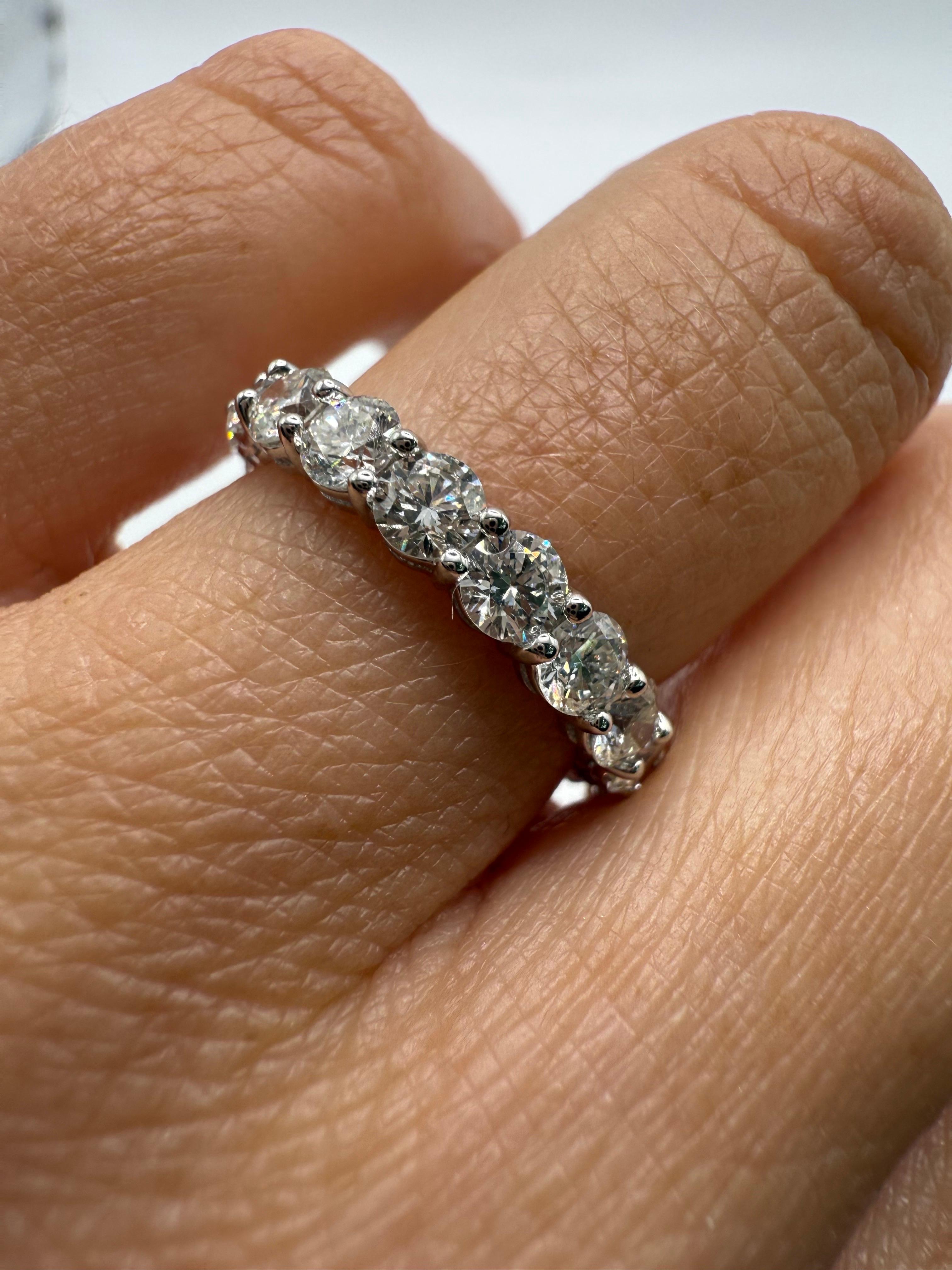 Bague d'éternité en diamant de 2,63 carats or 18KT Neuf - En vente à Boca Raton, FL