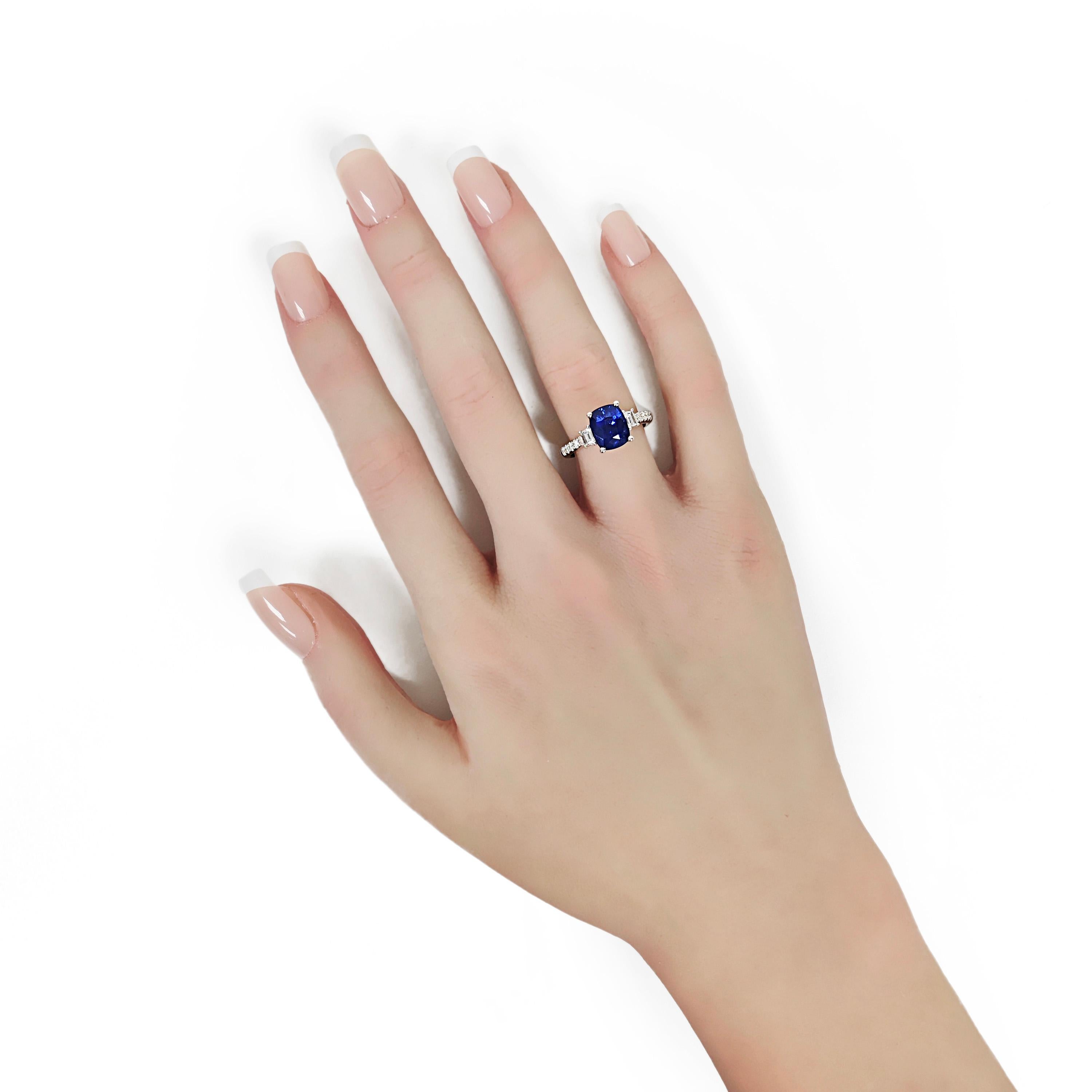 Mixed Cut 2.63 Carats Sapphire and White Diamond White Gold Ring For Sale