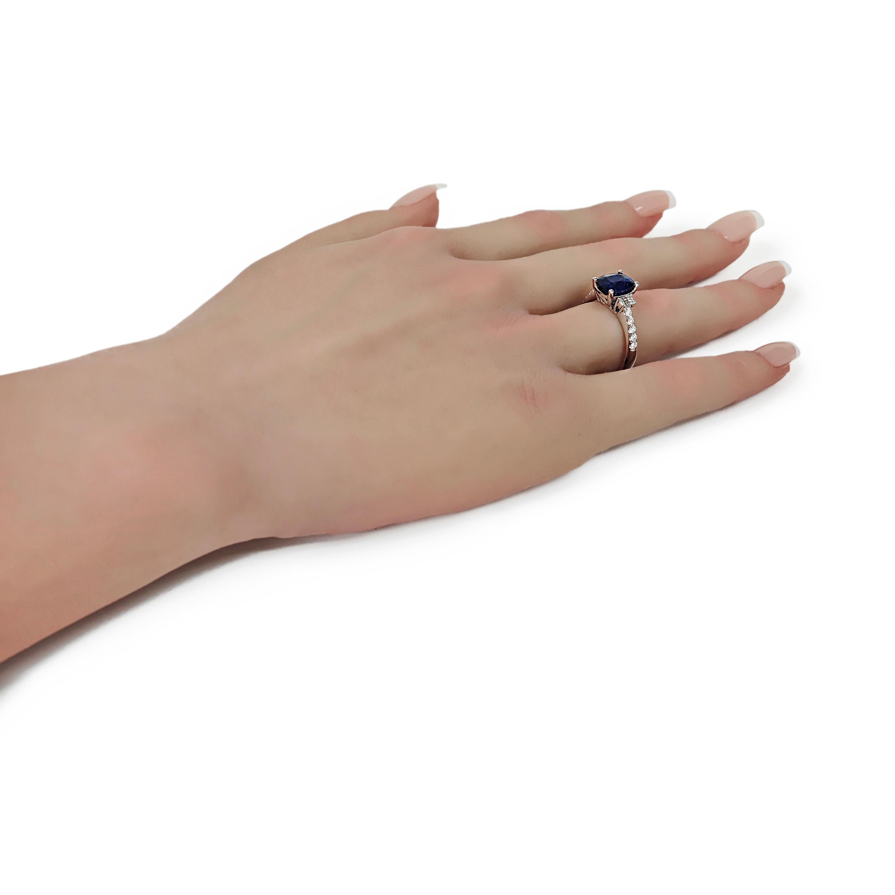 2.63 Carats Sapphire and White Diamond White Gold Ring In New Condition For Sale In New York, NY