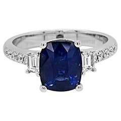 2.63 Carats Sapphire and White Diamond White Gold Ring