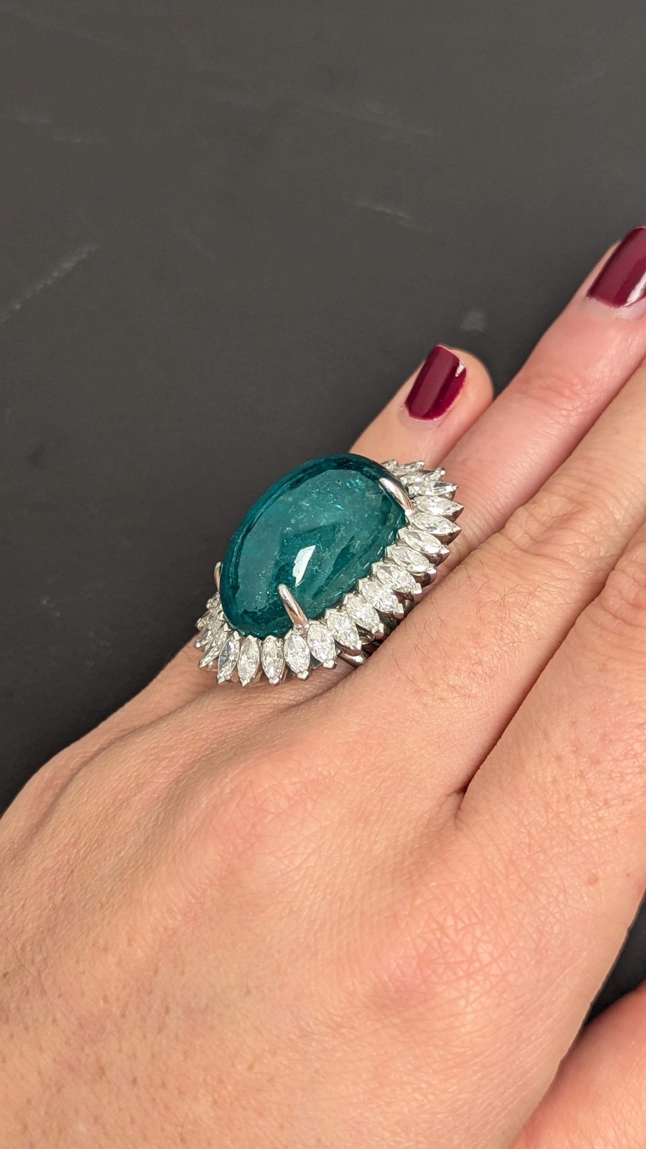 Statement-Ring aus Platin mit 26,30 Karat Cabochon-Smaragd und Marquise-Diamant im Angebot 2