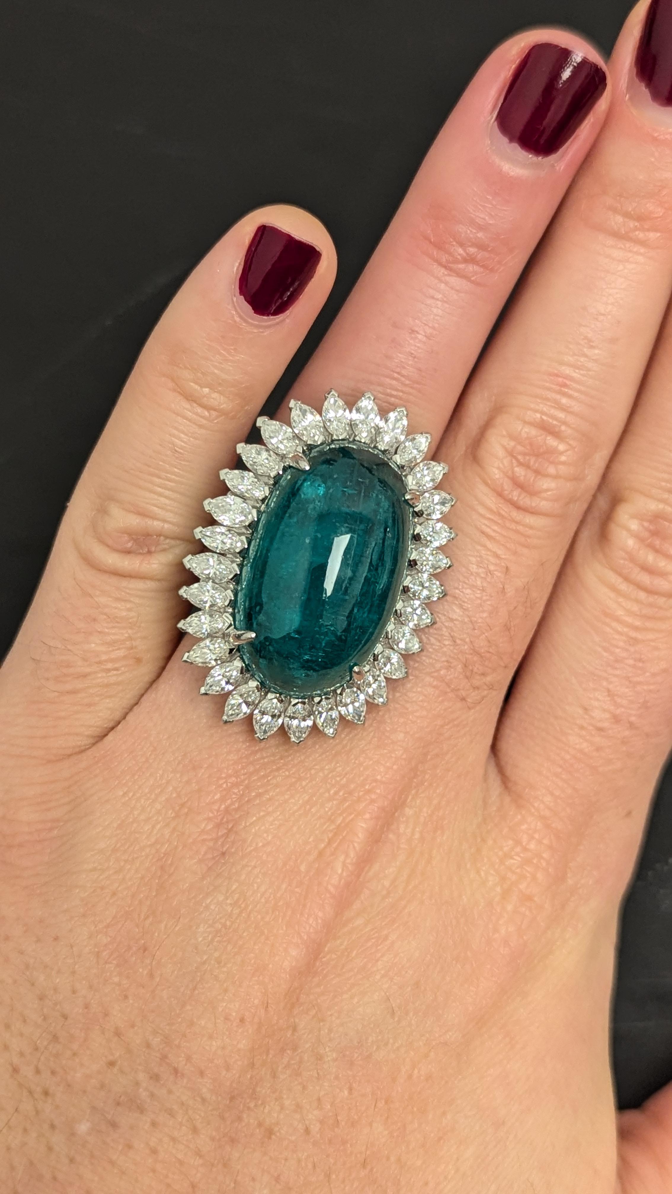 Statement-Ring aus Platin mit 26,30 Karat Cabochon-Smaragd und Marquise-Diamant im Angebot 3