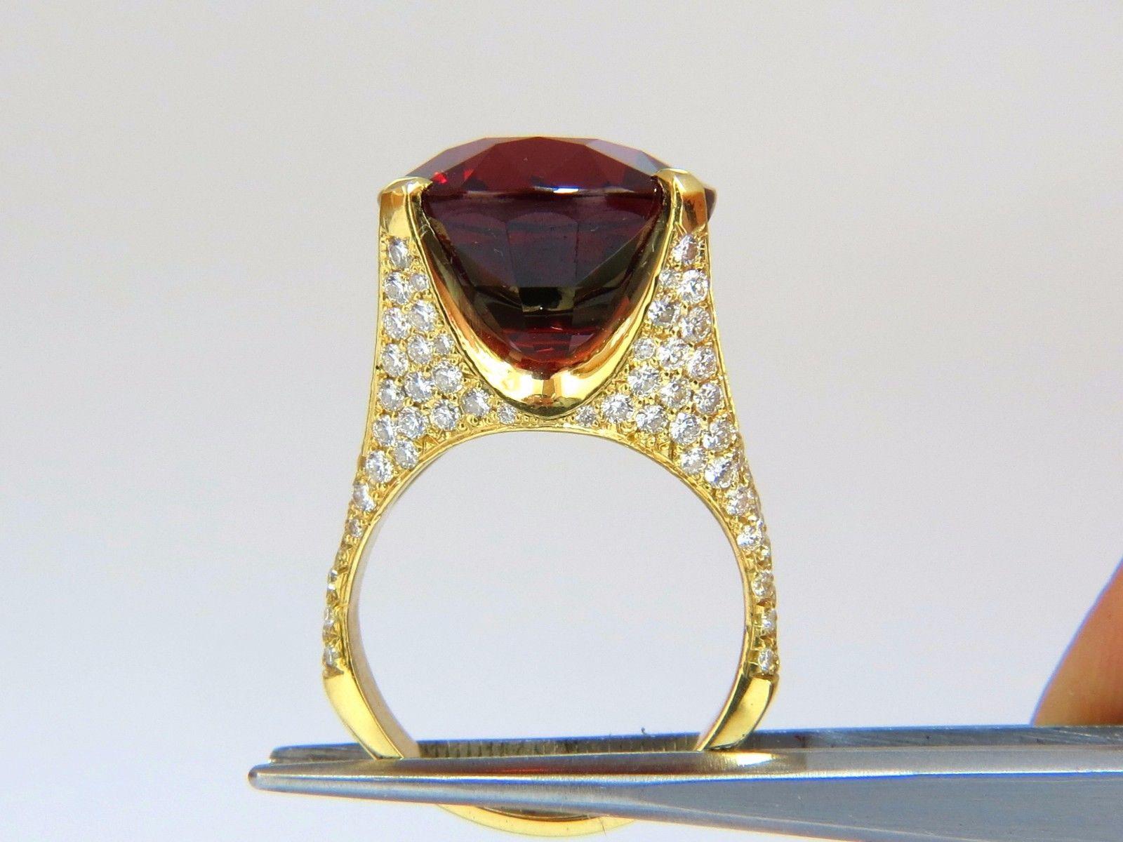 26.31ct GIA Natural Red Spessartite Garnet Diamonds Raised Crown Ring 18KT In New Condition For Sale In New York, NY