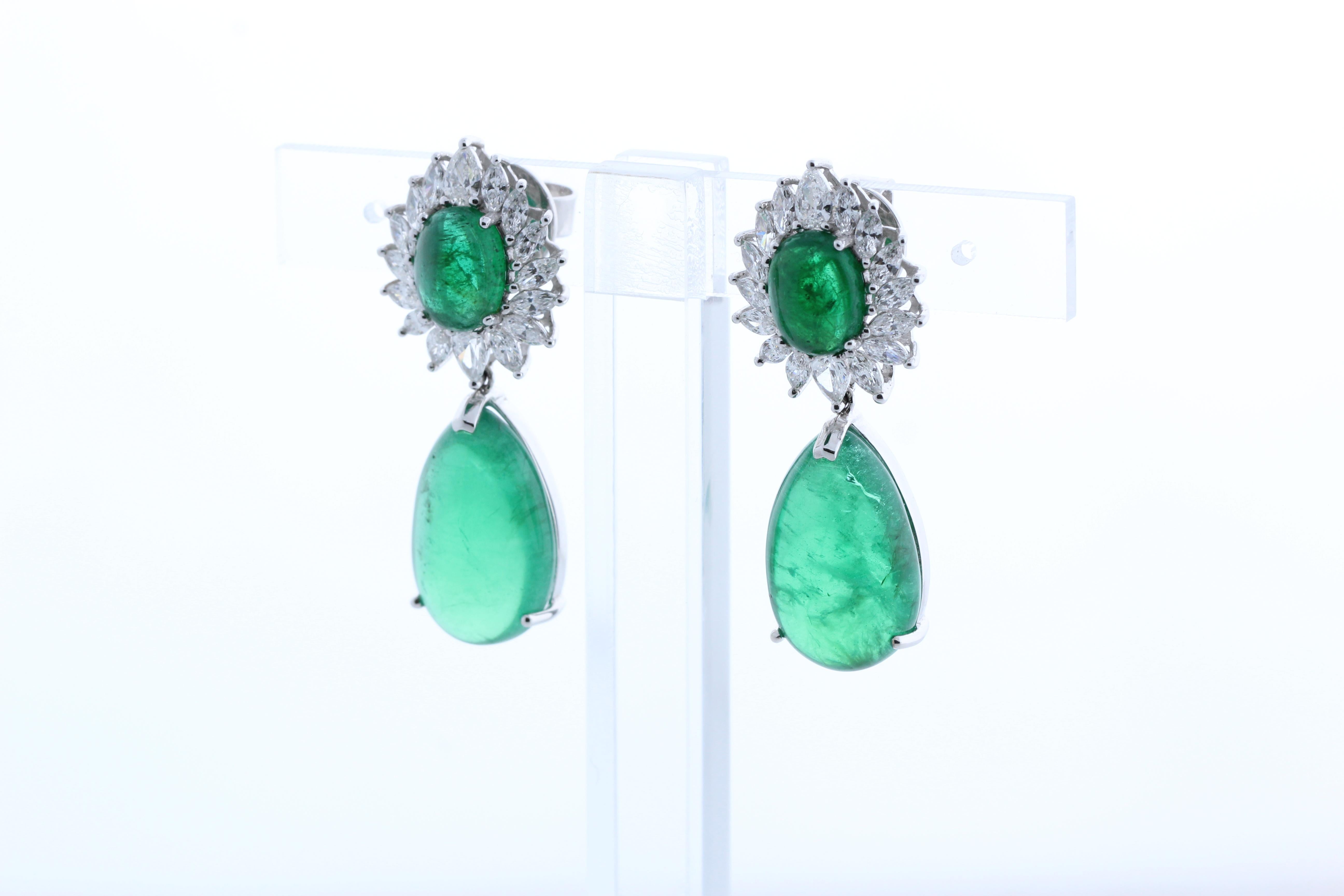 It is set with four emeralds, two of which are pear-shaped and the other two of which are oval-shaped, weighing 26.32 carats, as well as diamonds marquise and pear shape weighing 2.05 carats, which wonderfully compliment the design. The total weight