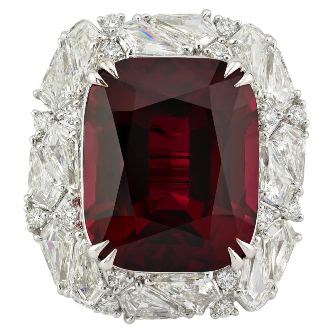 26,33 Karat – Ring mit rotem Spinell aus Tansania (ohne Wärmebehandlung) und Diamanten  Spektren im Angebot