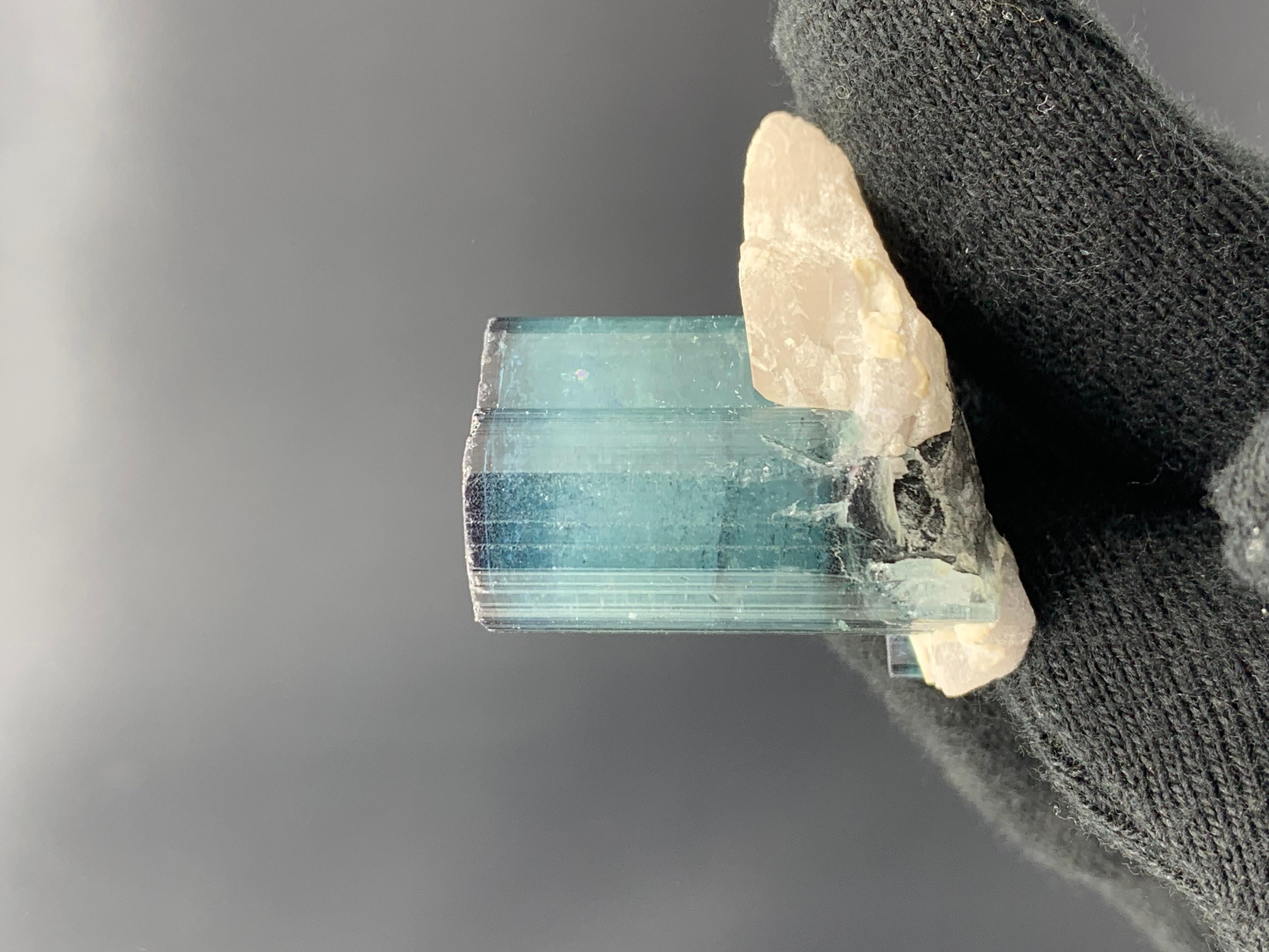 26.37 Grammes Joli spécimen de Tourmaline Black Cap de Kunar, Afghanistan en vente 3