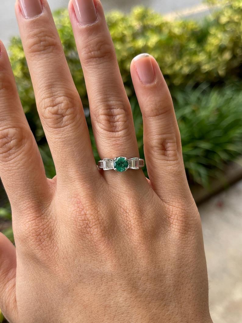 Modern 2.63tcw 18K Round Colombian Emerald & Diamond Ring - Vivid Green Bow Setting For Sale