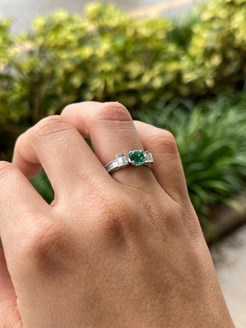 Women's 2.63tcw 18K Round Colombian Emerald & Diamond Ring - Vivid Green Bow Setting For Sale