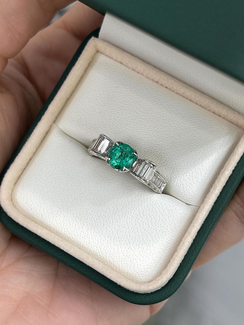 2.63tcw 18K Round Colombian Emerald & Diamond Ring - Vivid Green Bow Setting For Sale 1