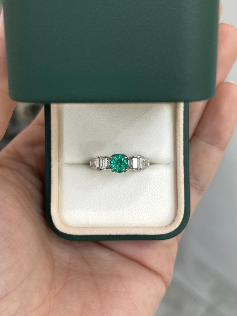 2.63tcw 18K Round Colombian Emerald & Diamond Ring - Vivid Green Bow Setting For Sale 2