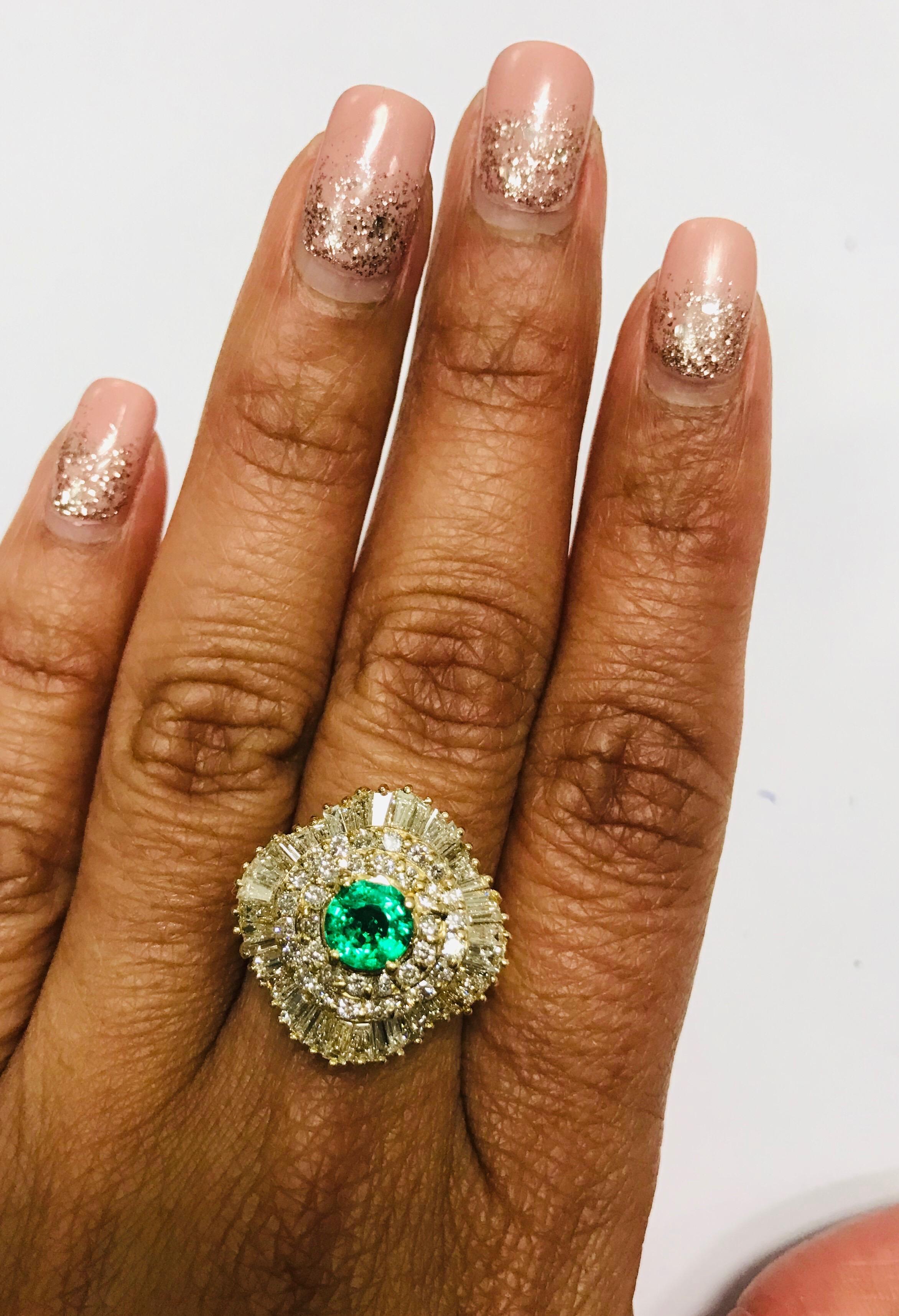 2.64 Carat Emerald Diamond 14 Karat Yellow Gold Ballerina Ring In New Condition For Sale In Los Angeles, CA