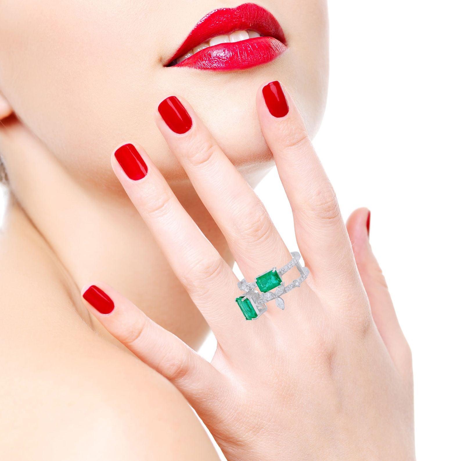 For Sale:  2.64 Carat Emerald Diamond 18 Karat Gold Ring 2