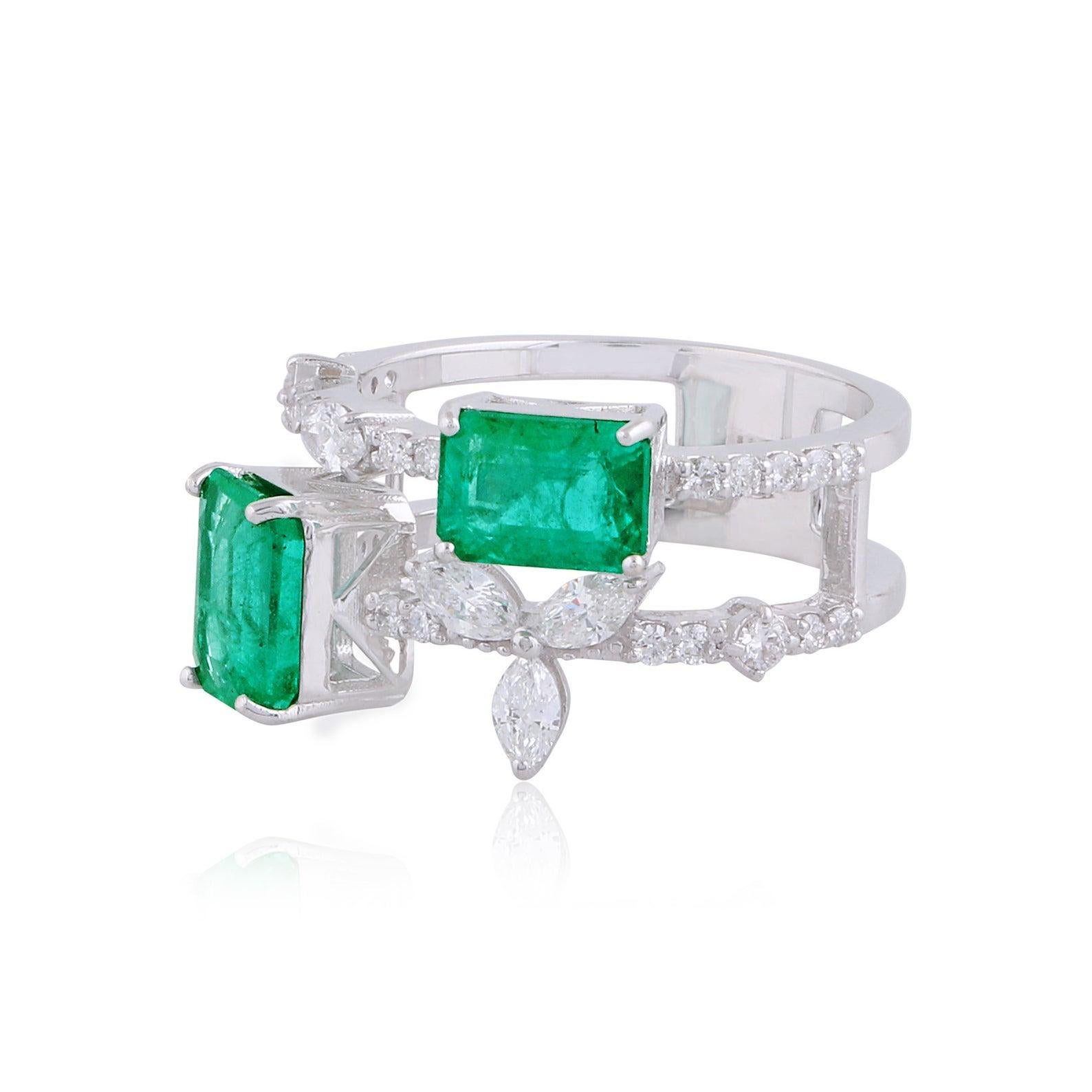 For Sale:  2.64 Carat Emerald Diamond 18 Karat Gold Ring 5