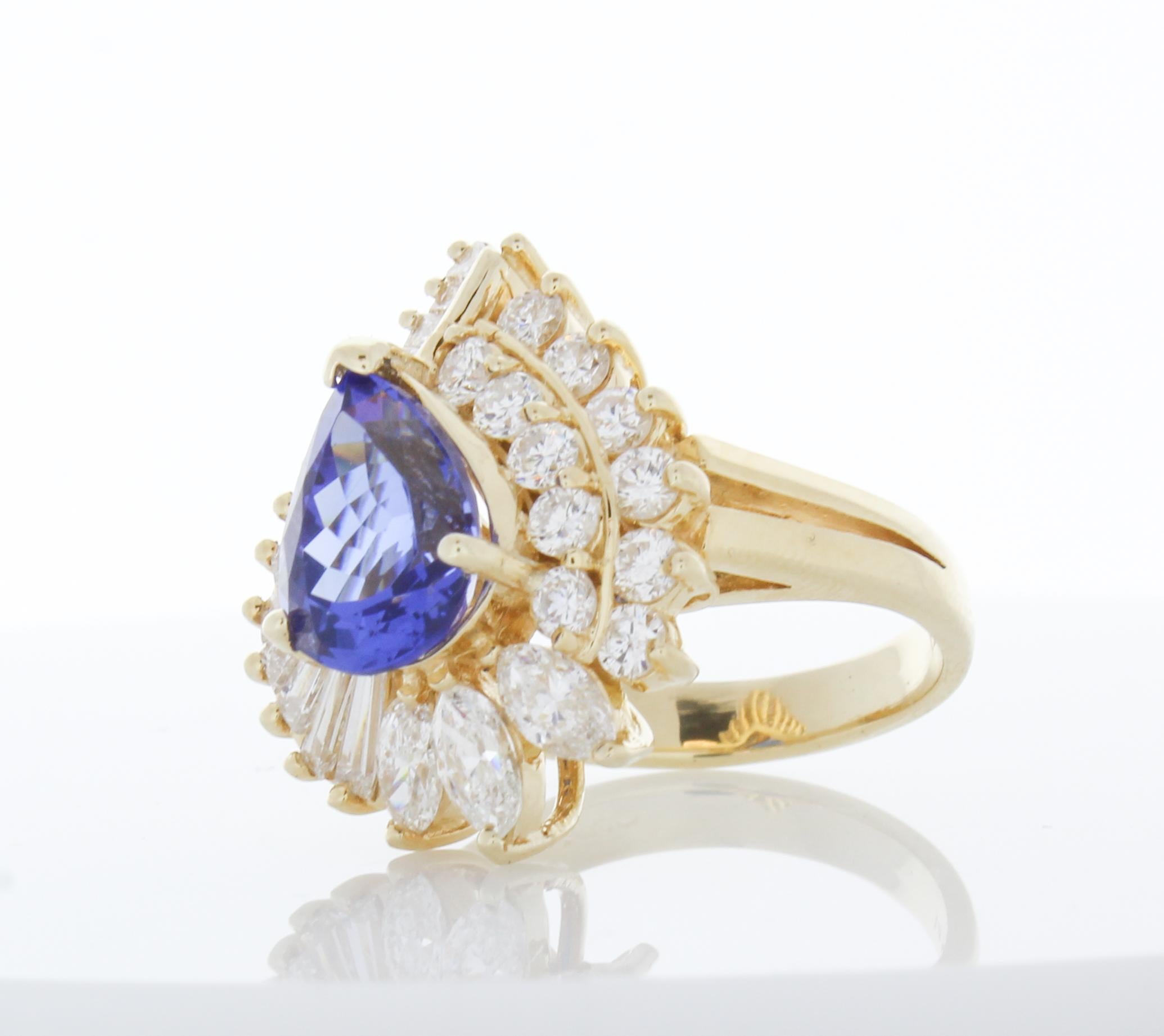 Contemporary 2.64 Carat Pear Shaped Tanzanite & Diamond Cocktail Ring in 14K Yellow Gold For Sale