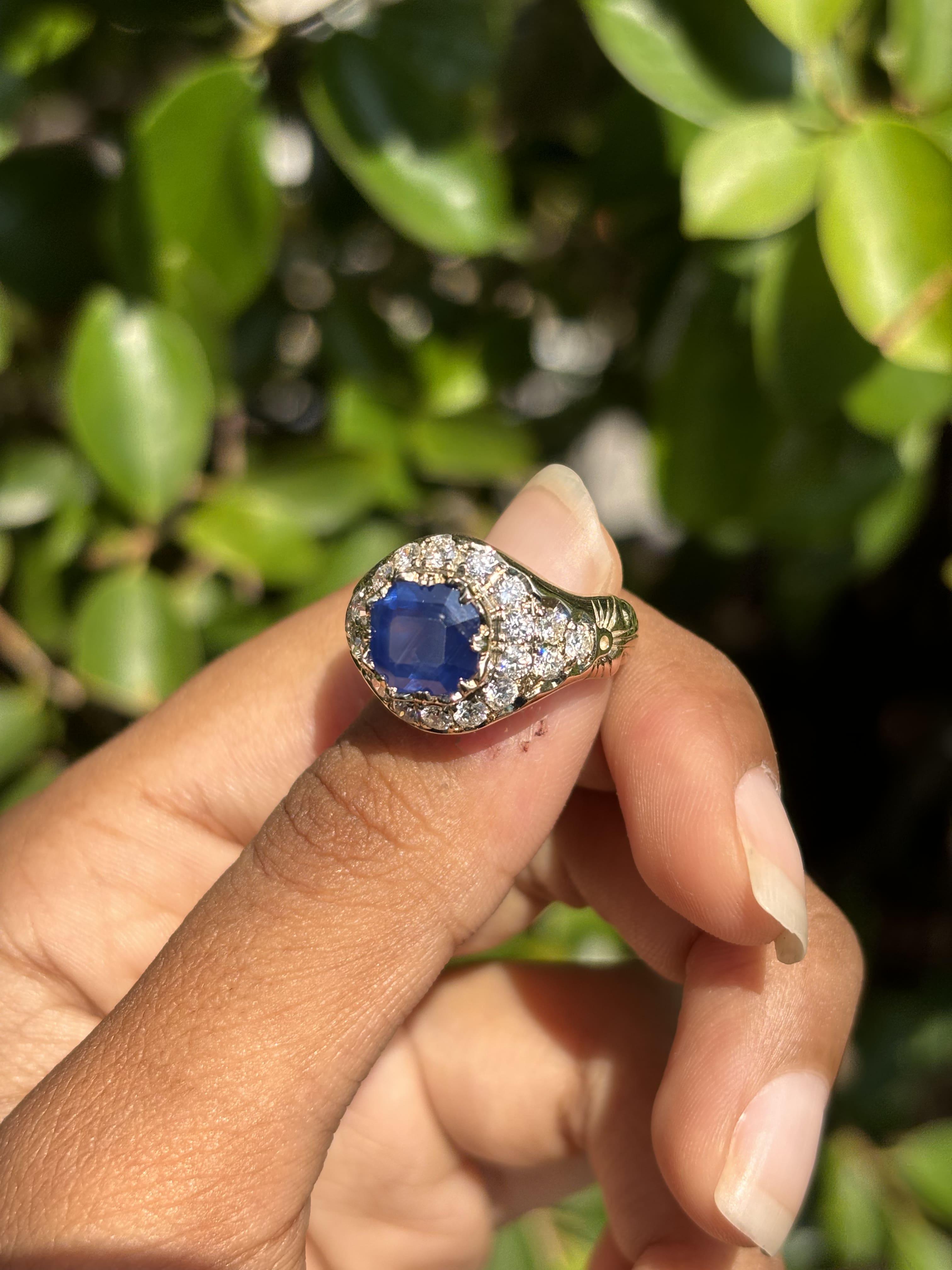   2.64 Carat Royal Blue Sapphire Ring with Old Mine Cut Diamonds in 18K Gold 1