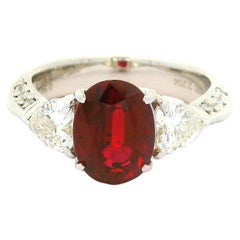 Bague en platine avec rubis de 2.64 carats et diamants, certifiée GIA