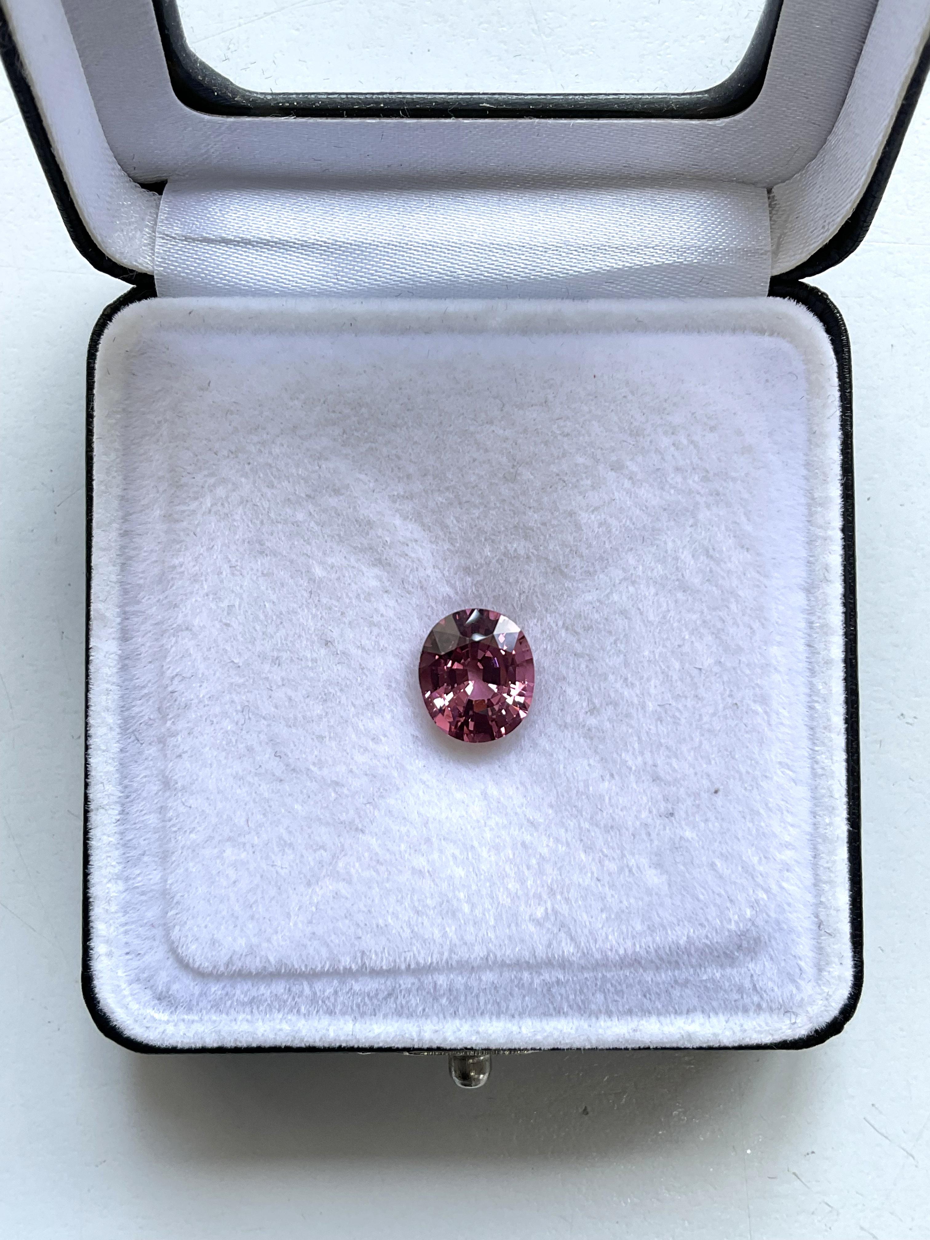 Women's or Men's 2.64 Carats Spinel Top Quality Cut stone Oval For Fine Jewelry Natural Gemstone For Sale