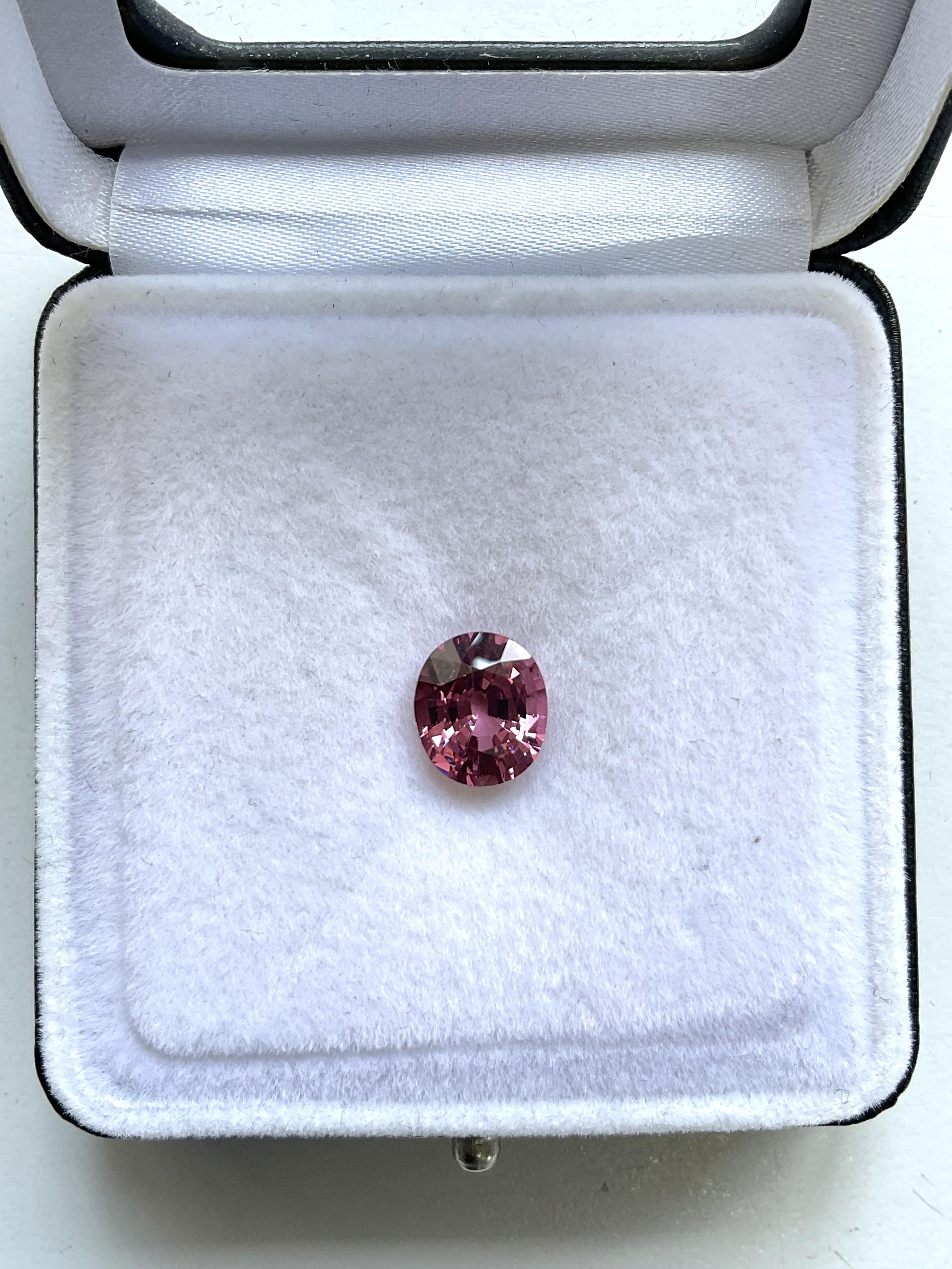 2.64 Carats Spinel Top Quality Cut stone Oval For Fine Jewelry Natural Gemstone For Sale 1