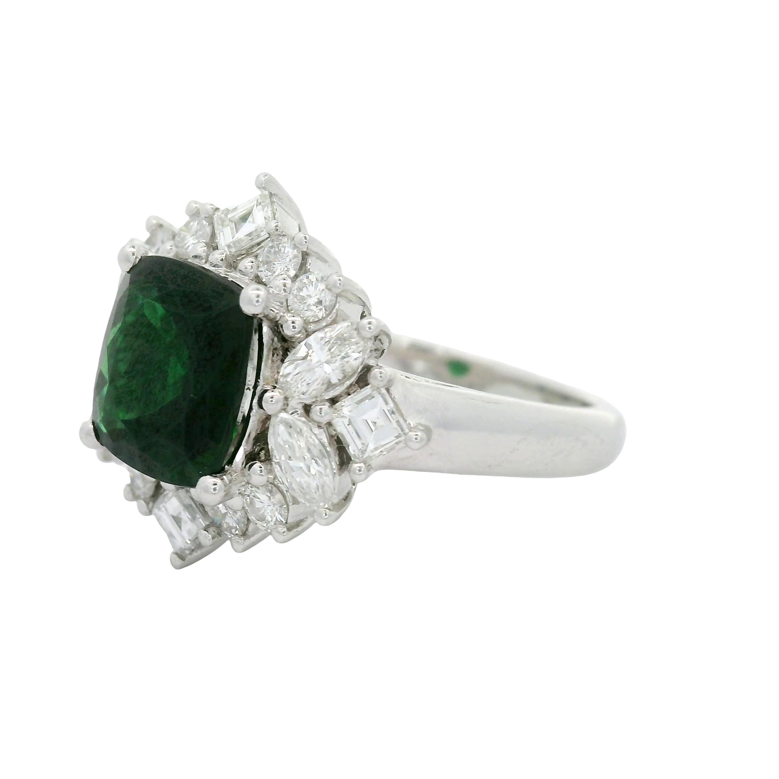 Anello con tsavorite e diamanti in platino da 2,64 carati In condizioni ottime in vendita a Beverly Hills, CA