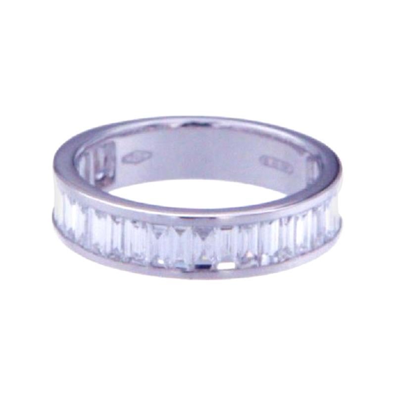 2.64 Ct Diamonds Baguette Cut 18kt White Gold Unisex Wedding Ring For Sale