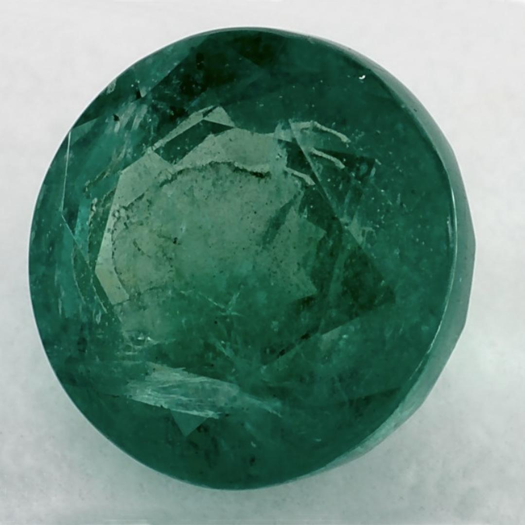 Mit seinem leuchtenden grünen Farbton ist der Geburtsstein für den Mai ein Symbol für neues Wachstum im Frühling. 

Entdecken Sie die lebendige Kollektion von Smaragden, Rubinen und Saphiren in unserem Geschäft, die als lose Edelsteine erhältlich