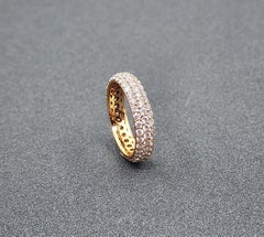 Fascia per l'eternità con diamanti a pavé da 2.64 carati