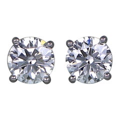 26442 Pendientes de botón de Tiffany & Co. de platino con un diamante redondo de 1,88 ct, calidad VVS2, engastado en cesta