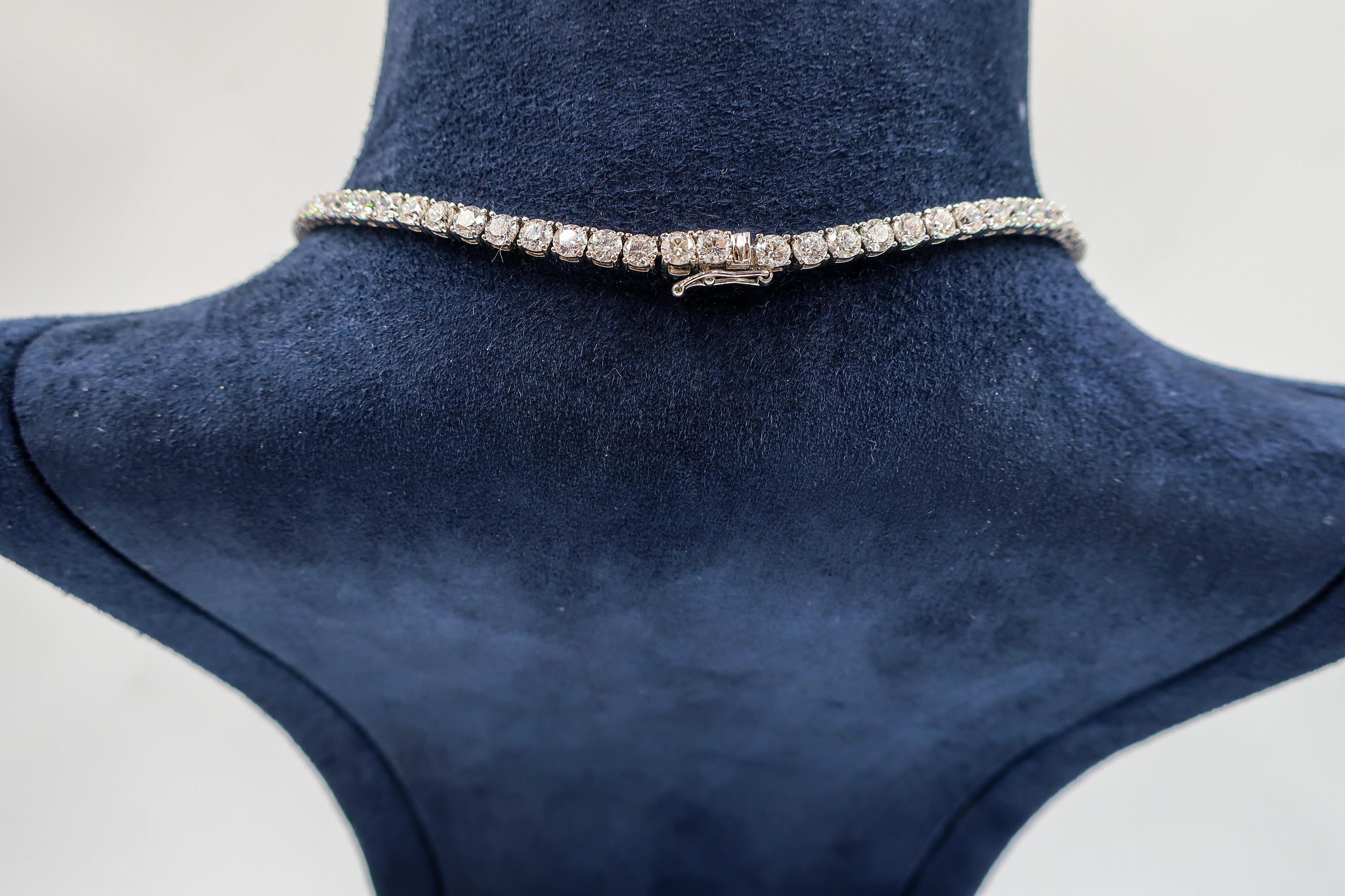 Women's Round Cut Diamond Riviera Graduating Necklace