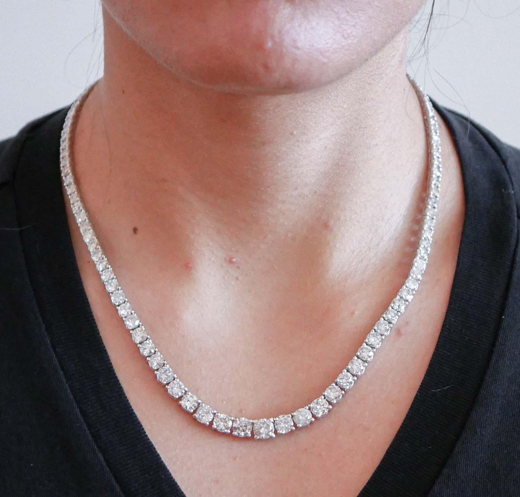 26.46 Carats Diamonds, 18 Karat White Gold Tennis Necklace. In New Condition For Sale In Marcianise, Marcianise (CE)