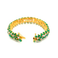 26.46 Carats Emerald and White Diamond Yellow Gold Bracelet