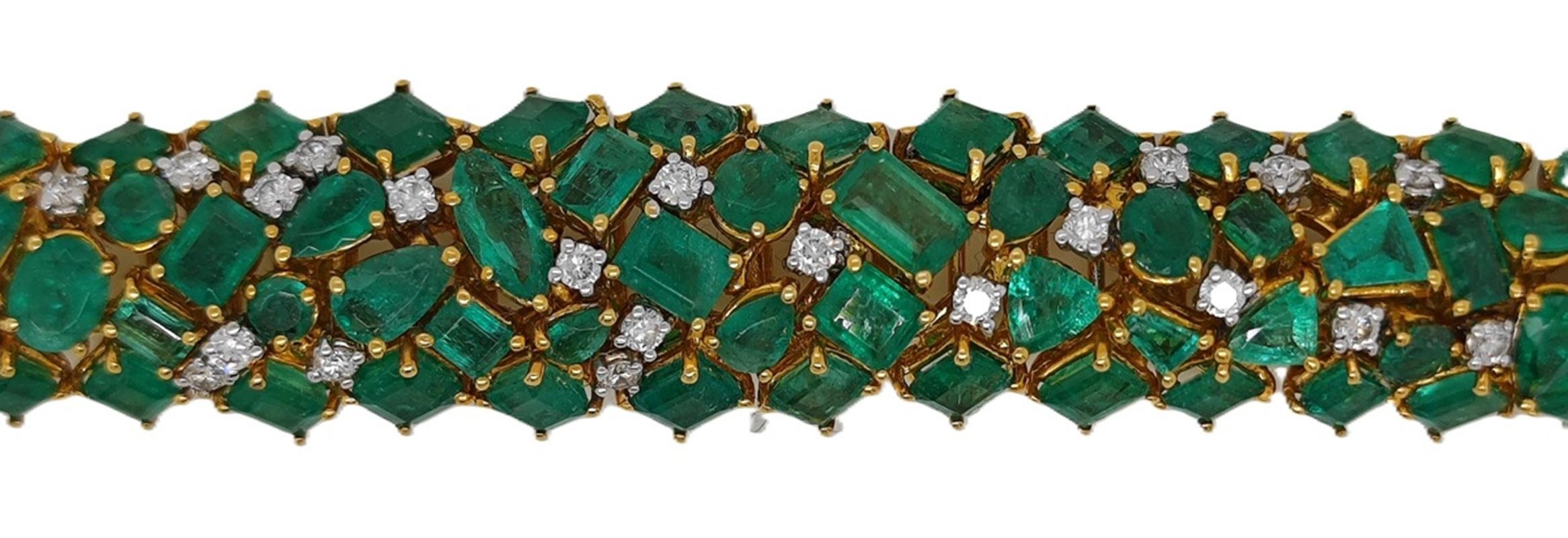 26.46 Carats Emerald and White Diamond Yellow Gold Bracelet In New Condition For Sale In New York, NY