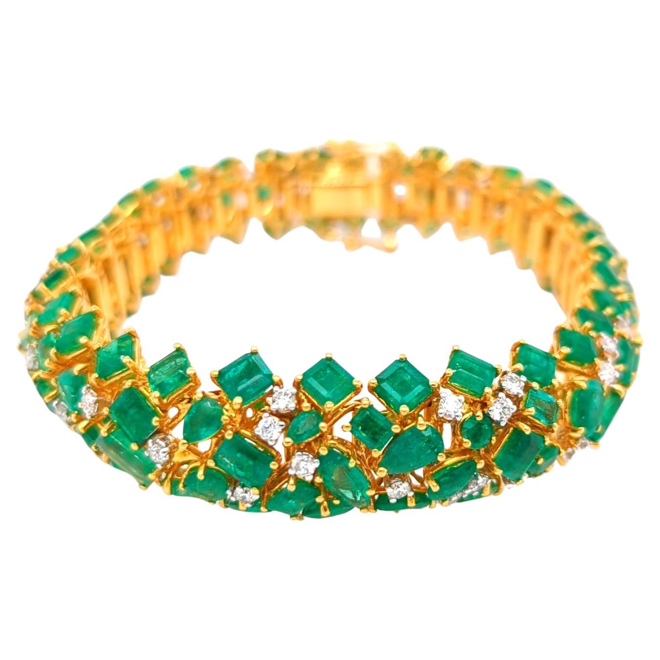 26.46 Carats Emerald and White Diamond Yellow Gold Bracelet