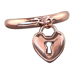 26486 Tiffany & Co 18k Rose Gold Heart Lock Dangle Charm Ring Band Size 5.25