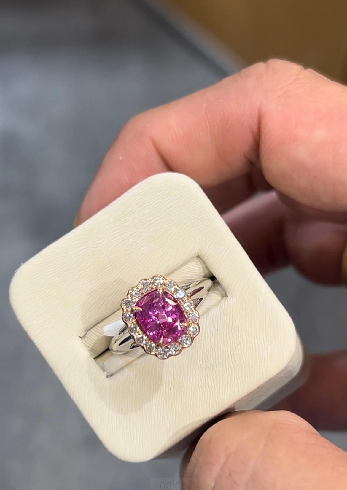 Modern 2.64ct cushion-cut intense Pink Sapphire ring. GIA certified. For Sale