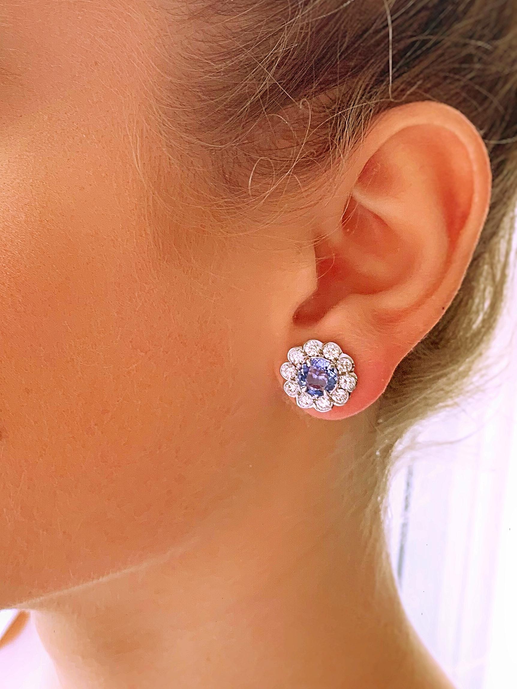 2.64ct Sapphire and 1.13ct Diamond Flower Shaped in 18 Carat White Gold Earrings In New Condition For Sale In Wiesbaden, DE
