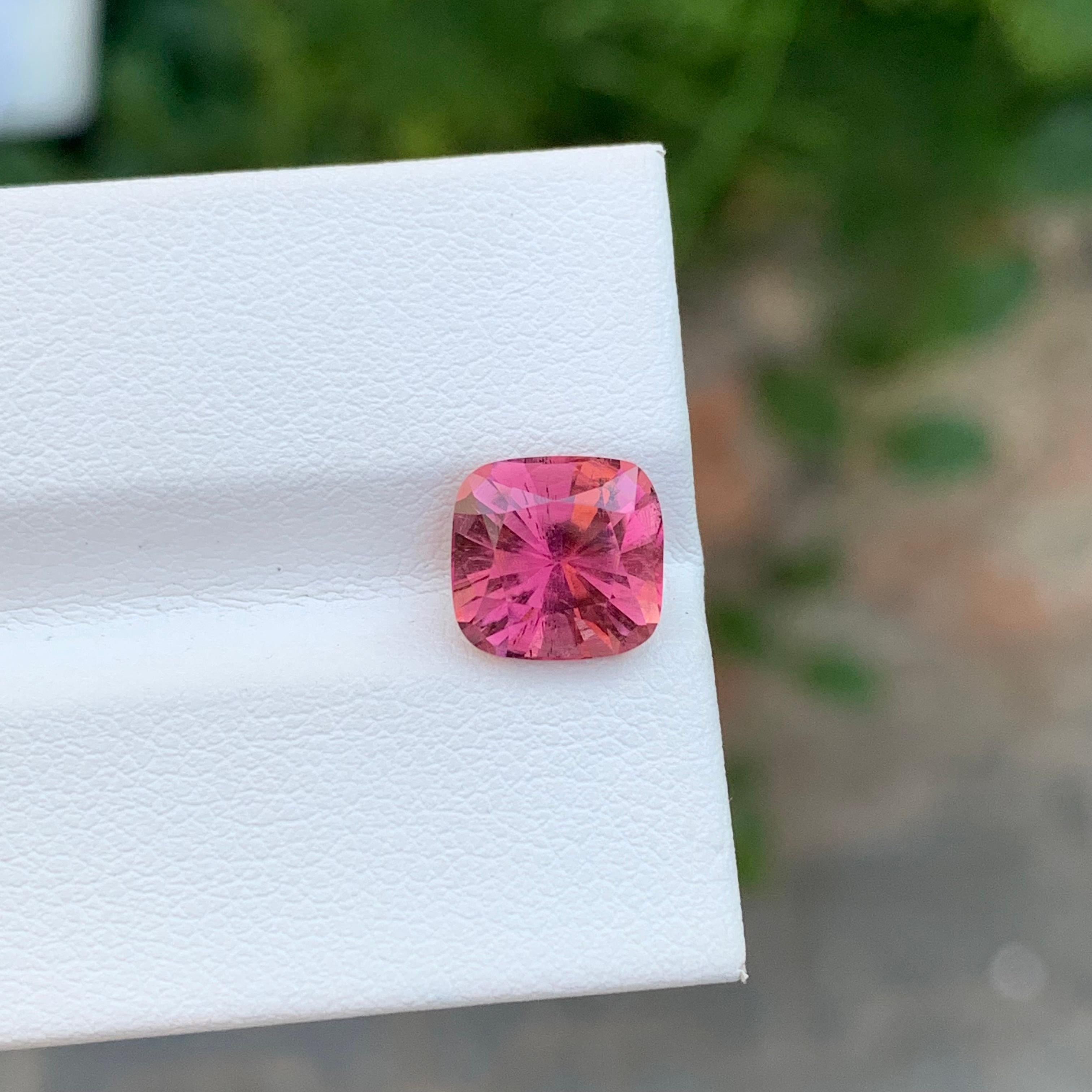 Arts and Crafts Tourmaline rose naturelle de forme carrée ornée de 2,65 carats pour bague en vente