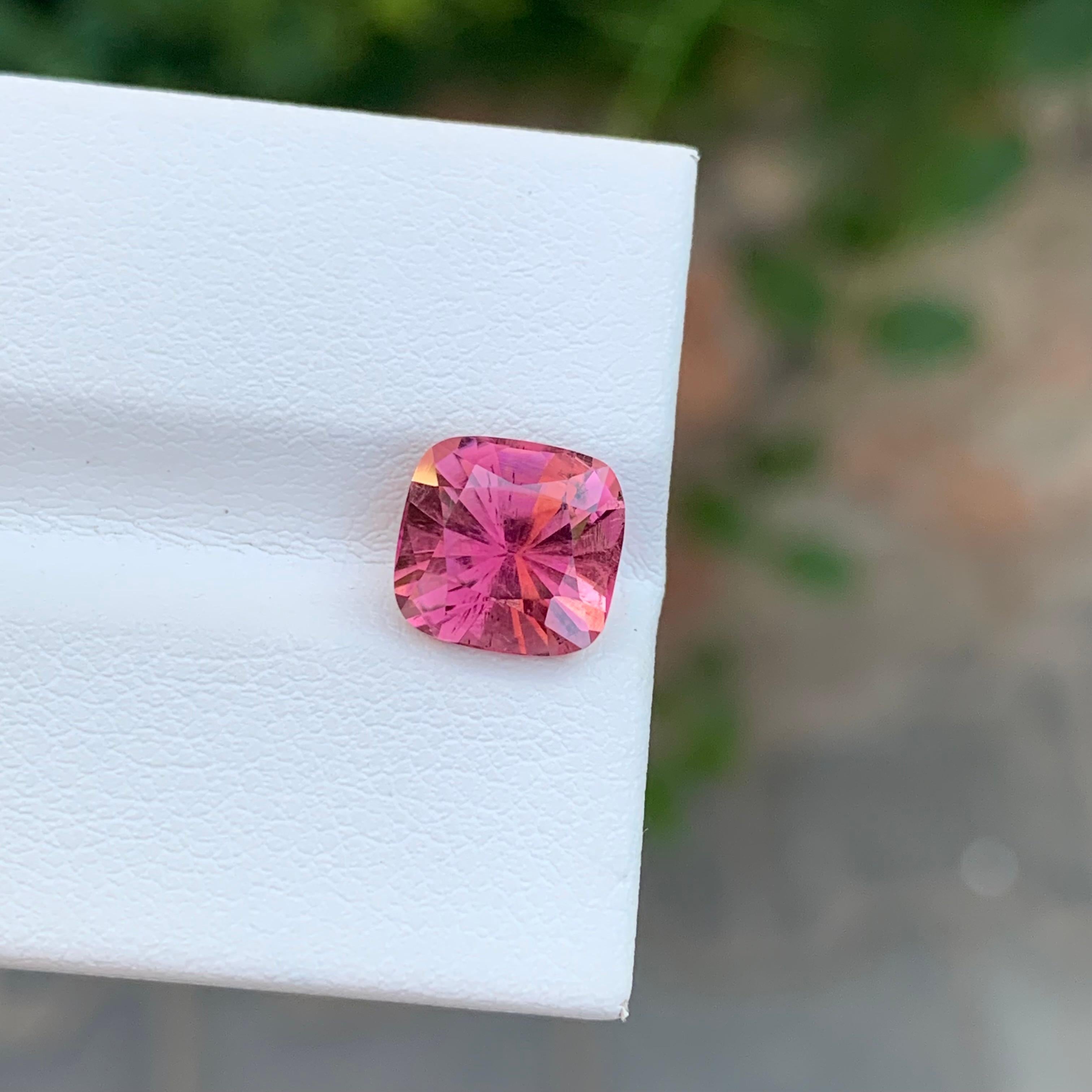 Taille carrée Tourmaline rose naturelle de forme carrée ornée de 2,65 carats pour bague en vente