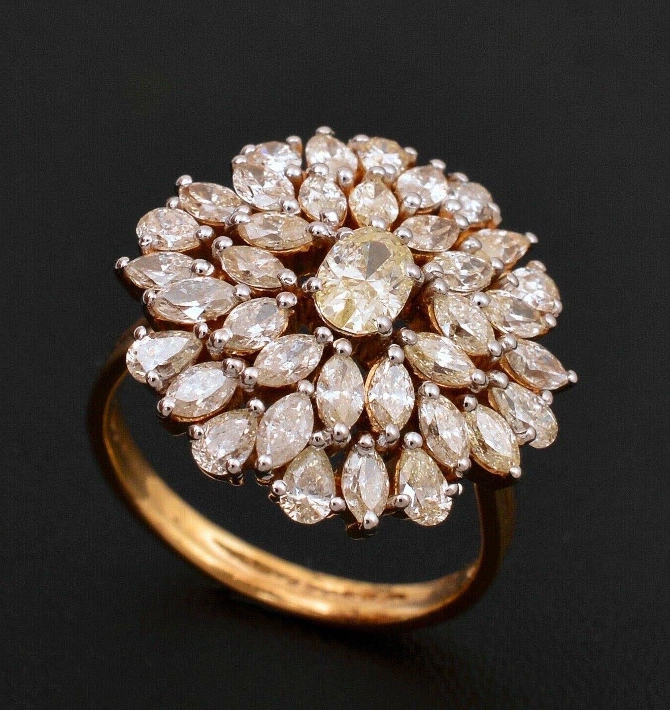 For Sale:  2.65 Carat Diamond 18 Karat Yellow Gold Engagement Ring 2