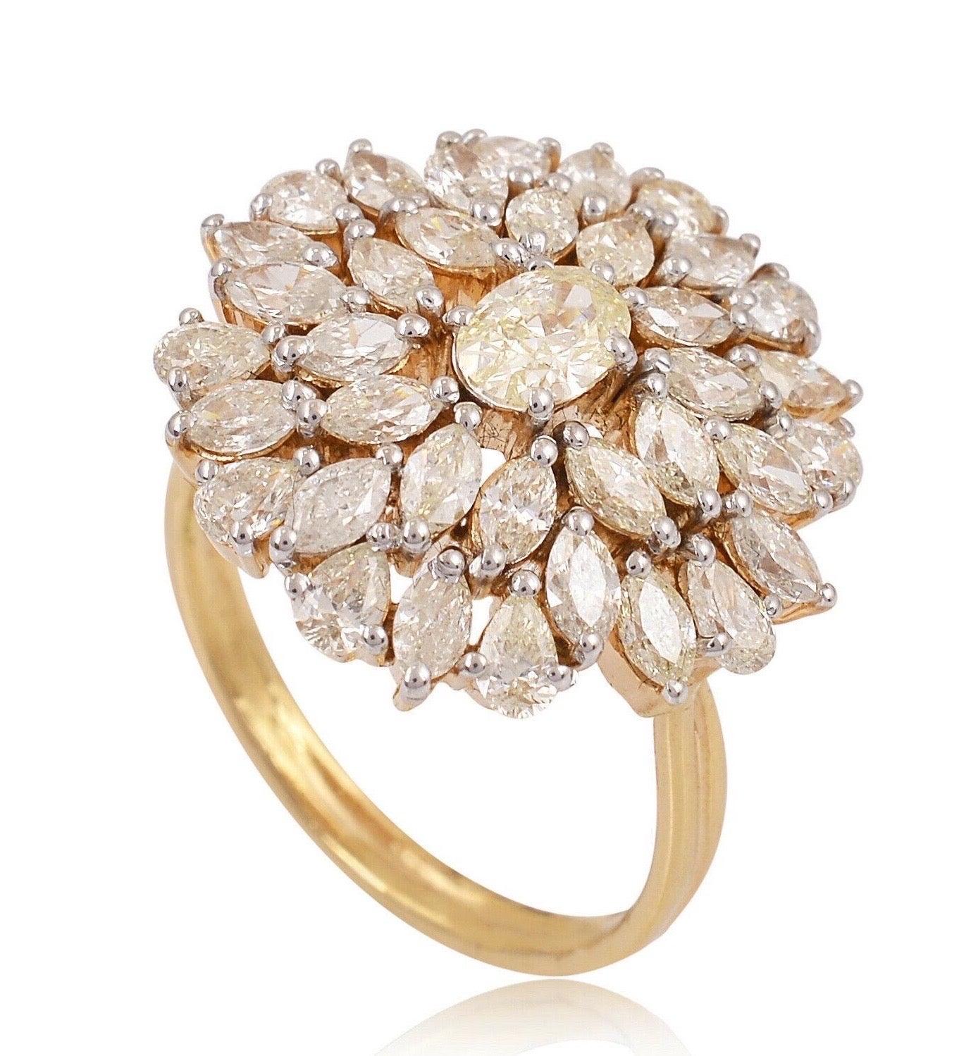 For Sale:  2.65 Carat Diamond 18 Karat Yellow Gold Engagement Ring 4