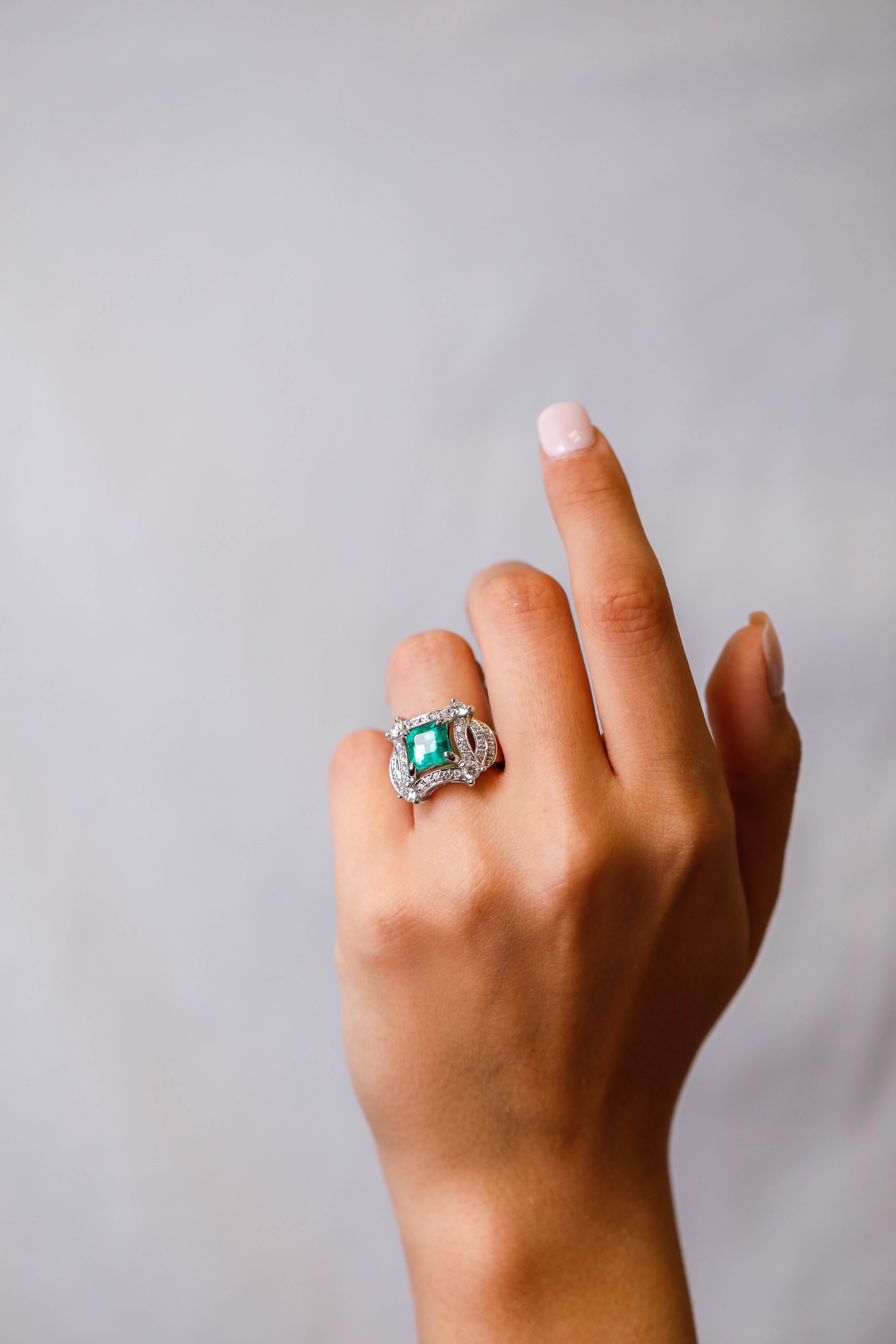 Princess Cut 2. 65 Radiant Cut Emerald Diamond Vintage Engagement Ring in 14 karat White Gold For Sale